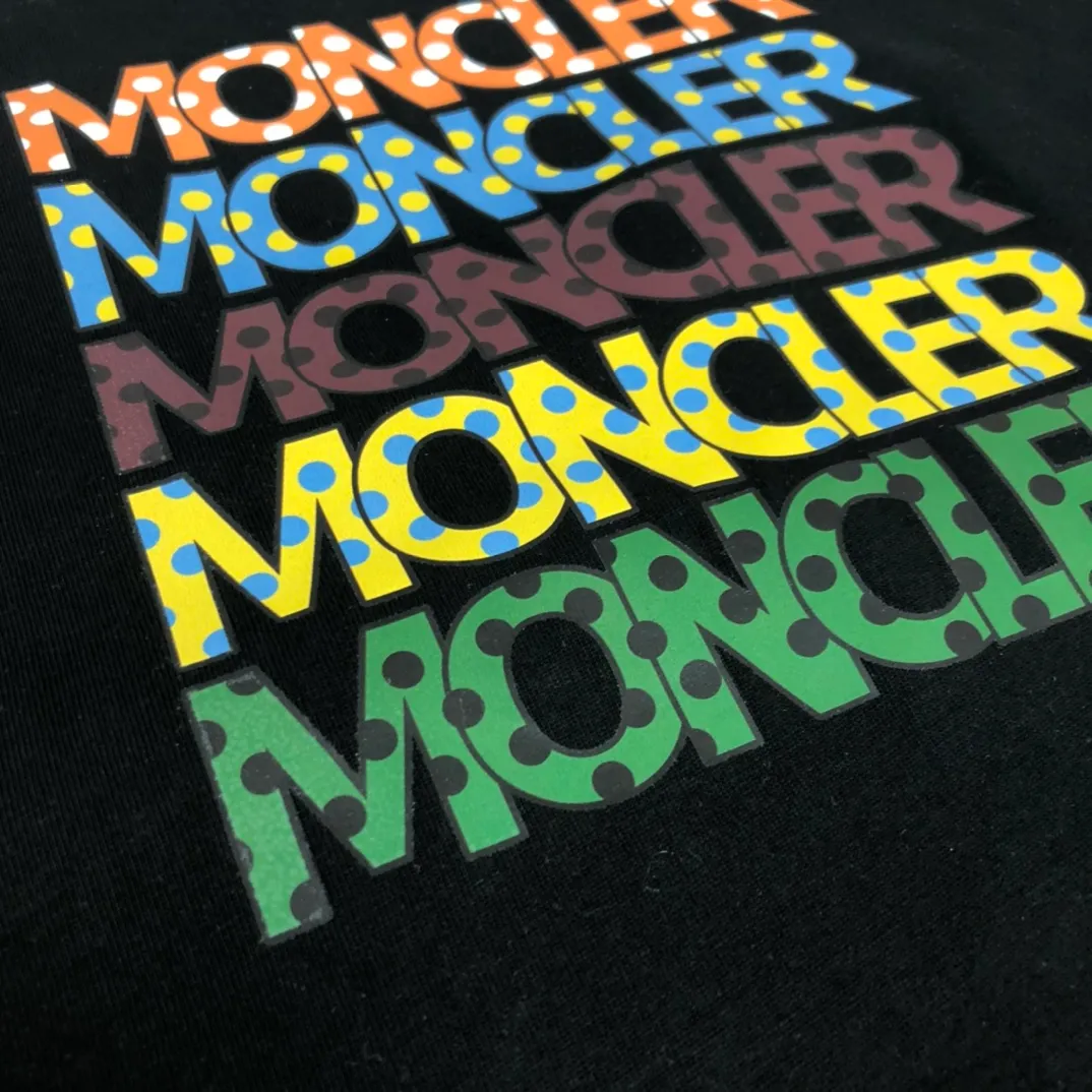 P150 Moncler 2025 new men's round neck short-sleeved couple's T-shirt, new spring and summer product, high quality 🔥🔥Fashionable and versatile, customized imported fabrics, comfortable to wear, breathable, fashionable without losing personality, casual and casual upper body, handsome and stylish, showing the temperament of a big brand. All three standards are complete! ! Color: black white Size: S-XL (loose fit)