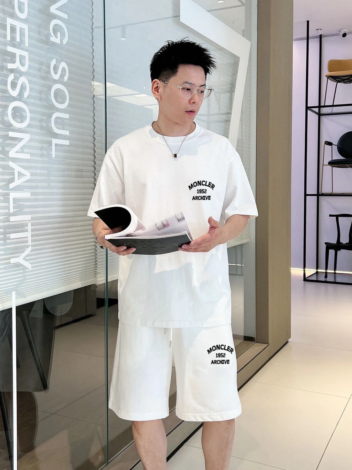 P280 Brand【MONCLER】2025 new men's short-sleeved shorts suit! Synchronous sales on the official website! High-end version on the market! It feels delicate and soft! Make you more comfortable to wear! The draped silhouette is awesome! Size: M-5XL (please state your height and weight when placing an order)