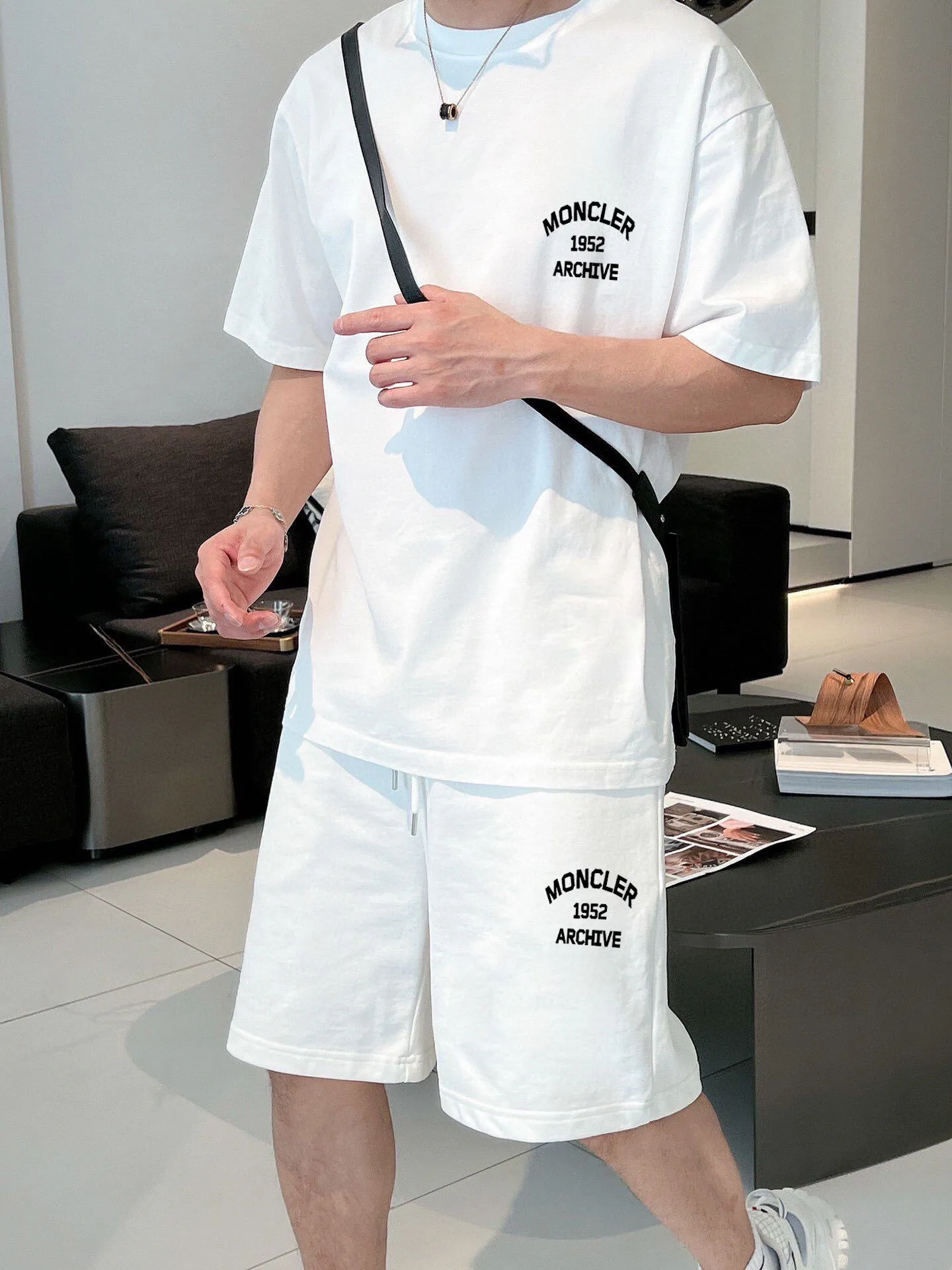 P280 Brand【MONCLER】2025 new men's short-sleeved shorts suit! Synchronous sales on the official website! High-end version on the market! It feels delicate and soft! Make you more comfortable to wear! The draped silhouette is awesome! Size: M-5XL (please state your height and weight when placing an order)