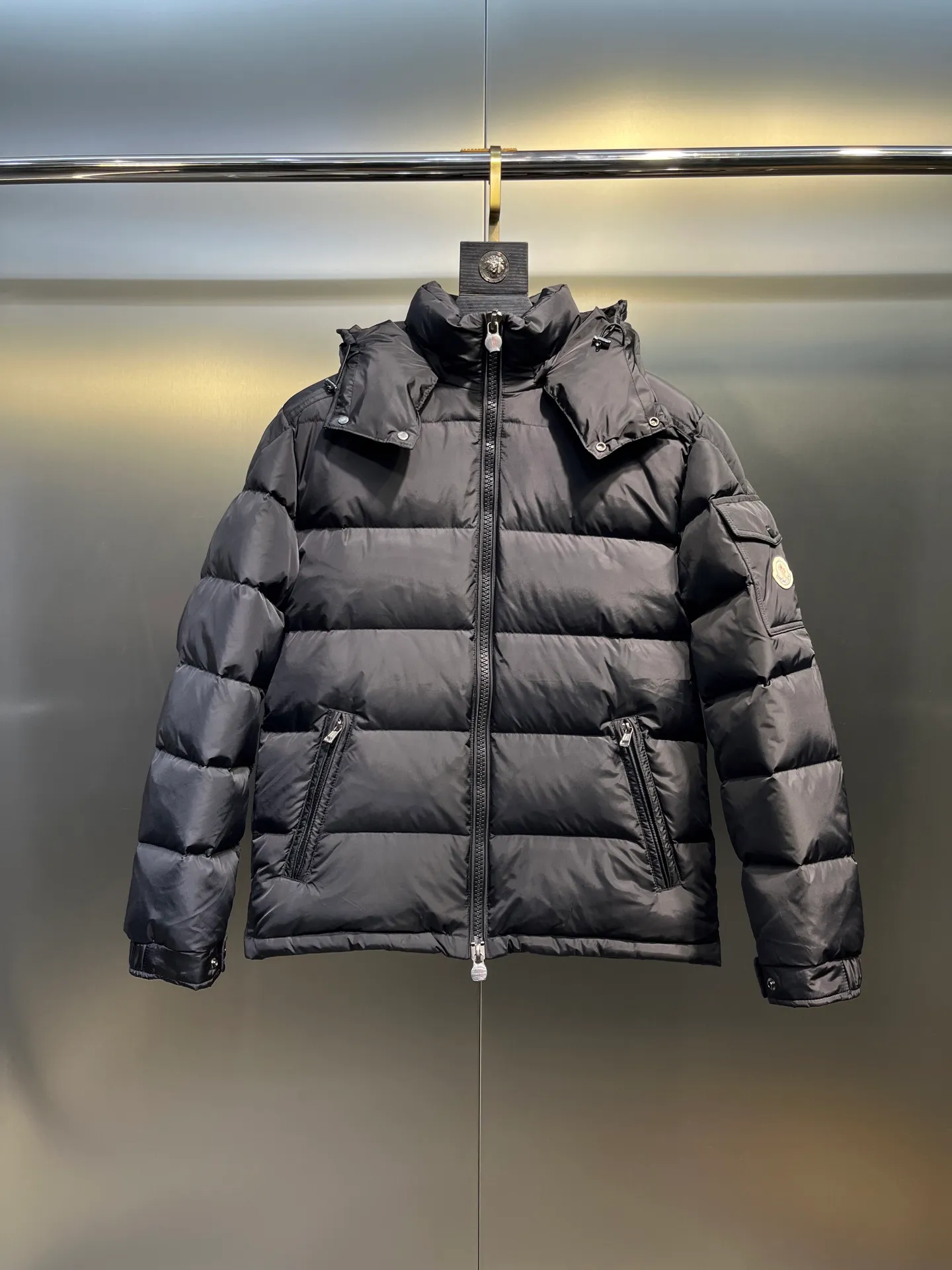 P900 Moncler 🌟Mouth cover New matte classic Maya for autumn and winter! Official website synchronized 🈶sale! Yuhuang's century-old evergreen series of products! The latest product from Mayan culture! 90 down filling, the fullness of the down can be seen with the naked eye. Disassembled, the fabric is soft and textured. It continues to be a hot seller, and the upper body is lighter and more comfortable. Color: black green yellow size: 12345