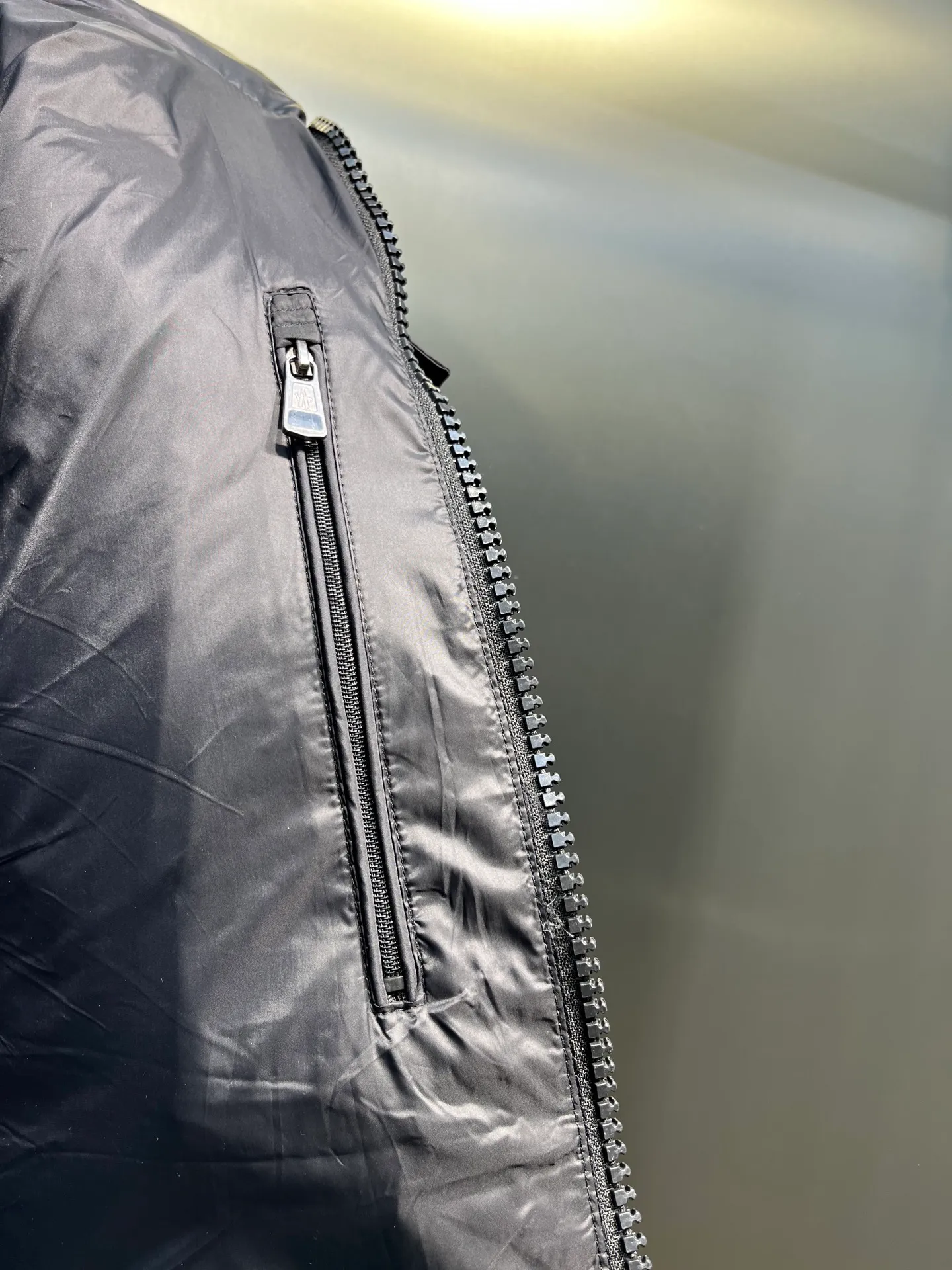 P900 Moncler 🌟Mouth cover New matte classic Maya for autumn and winter! Official website synchronized 🈶sale! Yuhuang's century-old evergreen series of products! The latest product from Mayan culture! 90 down filling, the fullness of the down can be seen with the naked eye. Disassembled, the fabric is soft and textured. It continues to be a hot seller, and the upper body is lighter and more comfortable. Color: black green yellow size: 12345