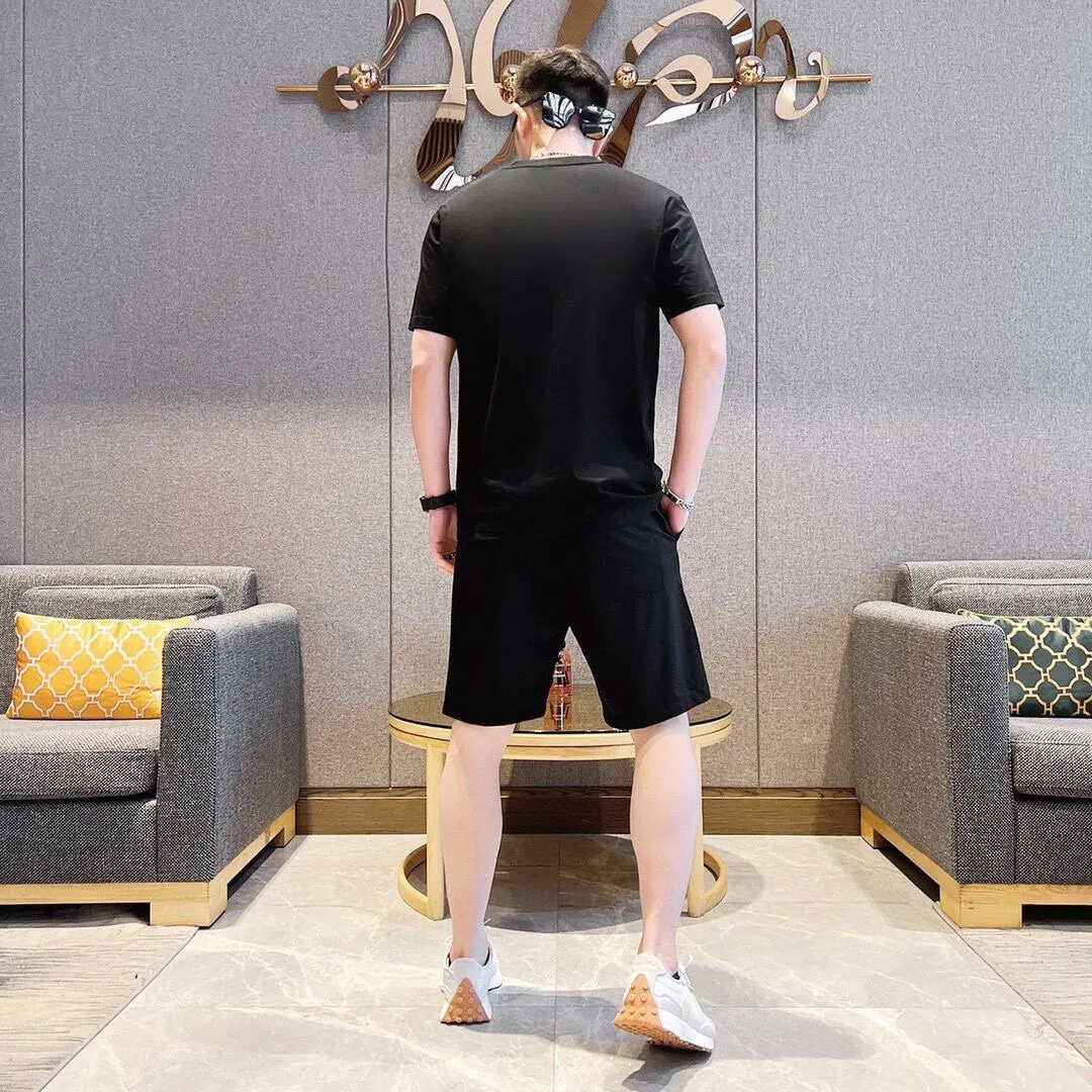P280 Brand [MONCLER] 2025 new men’s short-sleeved shorts suit! Synchronous sales on the official website! High-end version on the market! It feels delicate and soft! Make you more comfortable to wear! The draped silhouette is awesome! Size: M-5XL (please state your height and weight when placing an order)