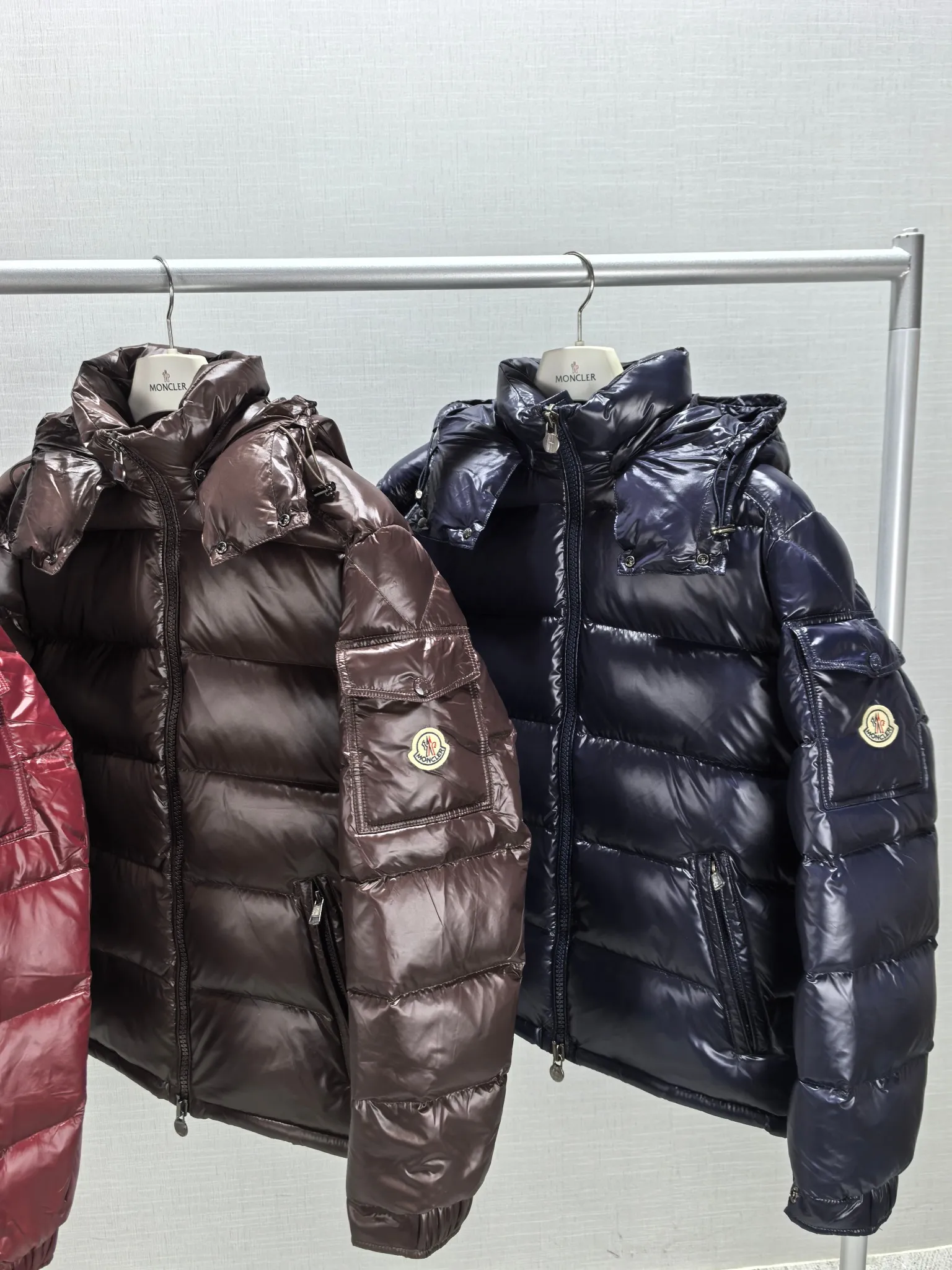 P980 Four-color top version of Moncler Maya men's hooded short down jacket
