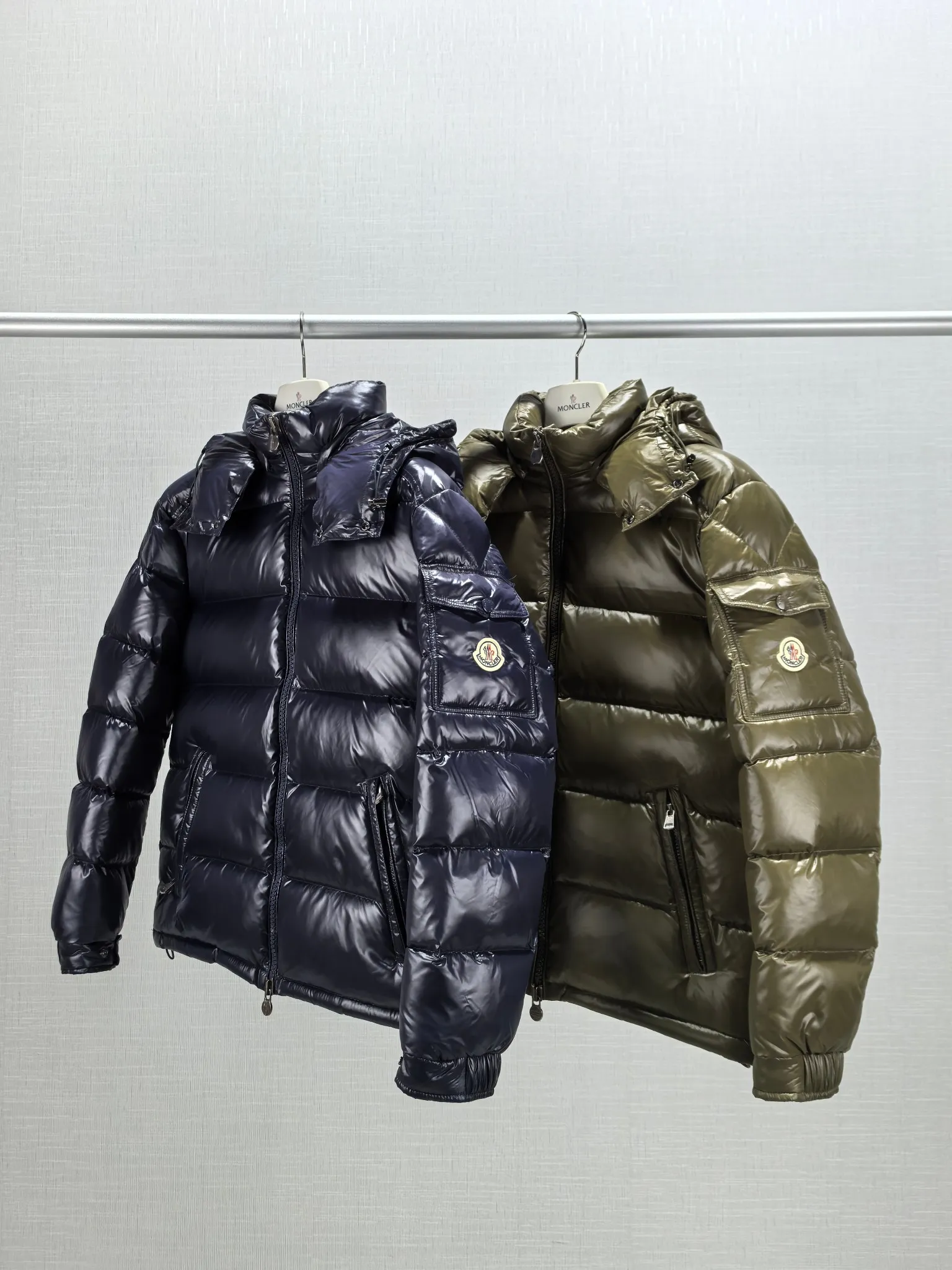 P980 Four-color top version of Moncler Maya men's hooded short down jacket