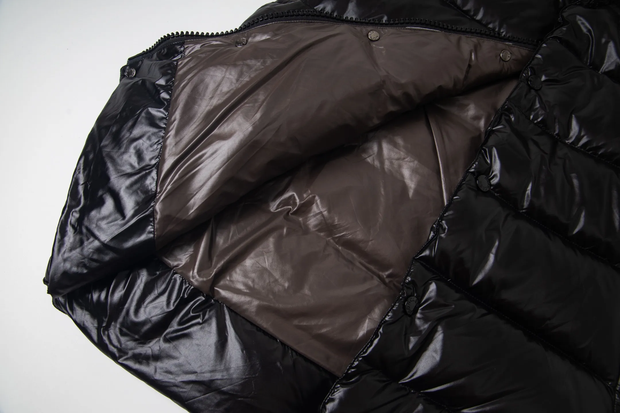 P540 Moncler/Mask Down Vest Original customized hardware accessories are all imported and original customized. Welcome to compare. Absolutely high quality. Use top-grade 95 white duck down. Super soft and fluffy. Super heavy-duty. Fabric workmanship and perfect pattern. Pay attention to the fabric is super comfortable. Exclusive model. Non-market goods. Same style for men and women. Color: black/white. Size: 1/2/3/4/5/6.