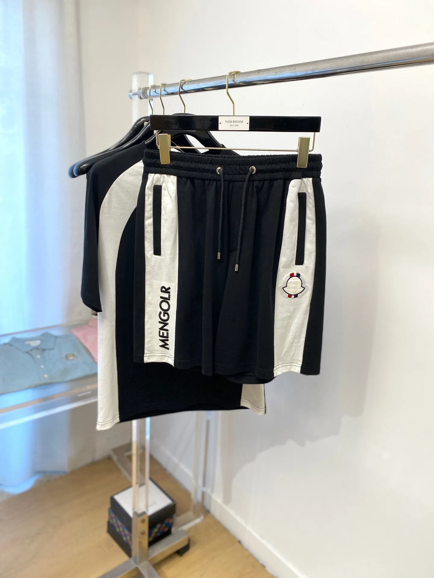 P570 Brand [MONCLER Mouth Covered] 2025 round neck short-sleeved shorts suit. The upper body of pure cotton fabric will not be stuffy. The smooth and comfortable skin-friendly effect is more breathable. The fabric has its own texture. Classic logo technology. A new interpretation from a unique angle. Fashionable and versatile choice! Size: M-3XL (maximum wear: 190 pounds)