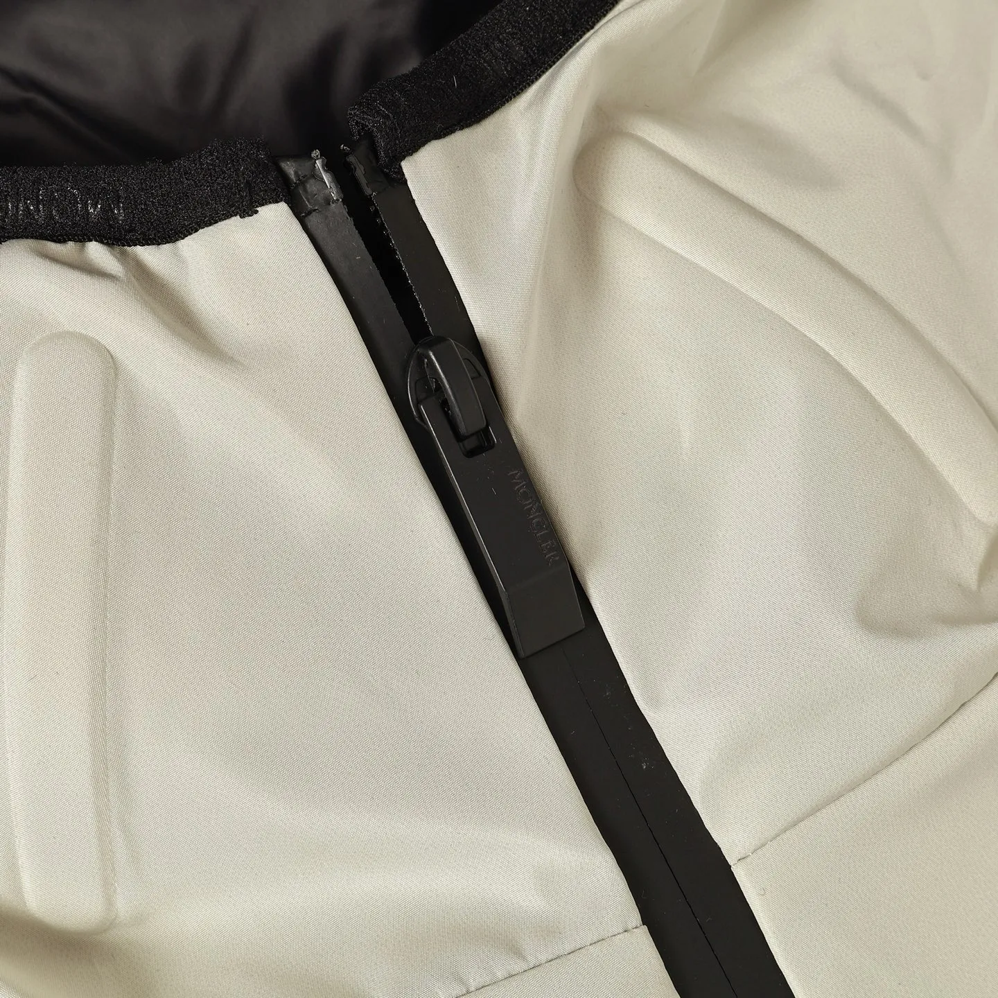 P650 Moncler/Mongolian Autumn and Winter New Style🆕 Original 1:1 customized hardware accessories, all imported and original customization, super heavy industry, excellent fabric workmanship, perfect version. Note⚠The fabric is super comfortable, exclusive model, non-market goods, same sizes for men and women. Size S-XL