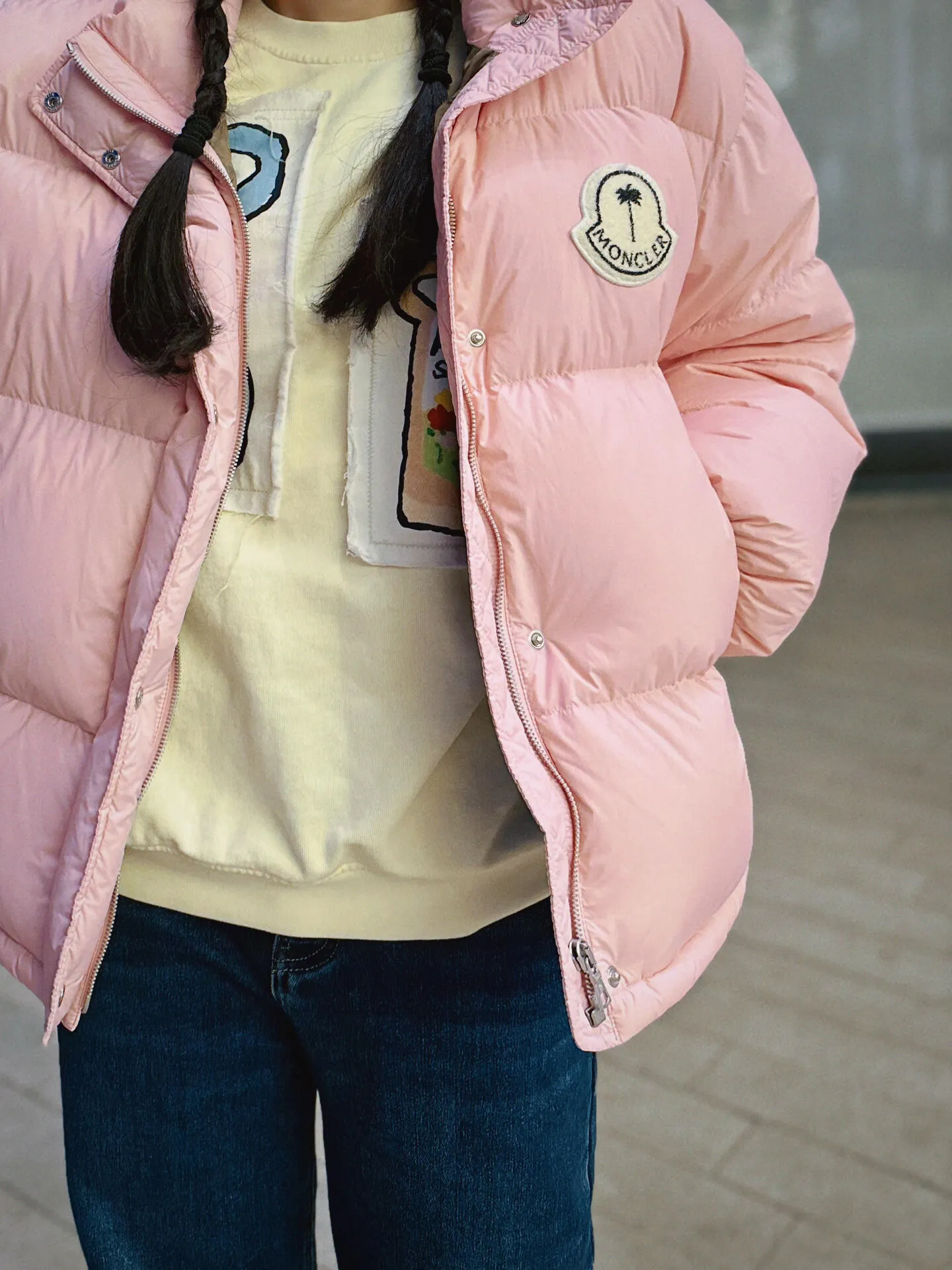 P1580 Meng Mouth Angels joint limited edition large label down jacket #Monger Full of American retro style! ⚠️Short style with small stand-up collar, waterproof and anti-fouling fabric, 95 white duck down filling, the upper body is not heavy and warm, classic and timeless! On the chest is the joint logo of the two major brands, which is very special. Another design point is the zippers on the left and right sides, which are stitched with leather, which is very textured! If you look closely, you can see that even the steel seal on the zipper is the joint logo of the two brands. The whole thing is really full of sincerity!  SIZE:1# 2# 3# 4# 5# 6# [Details attached are size chart]