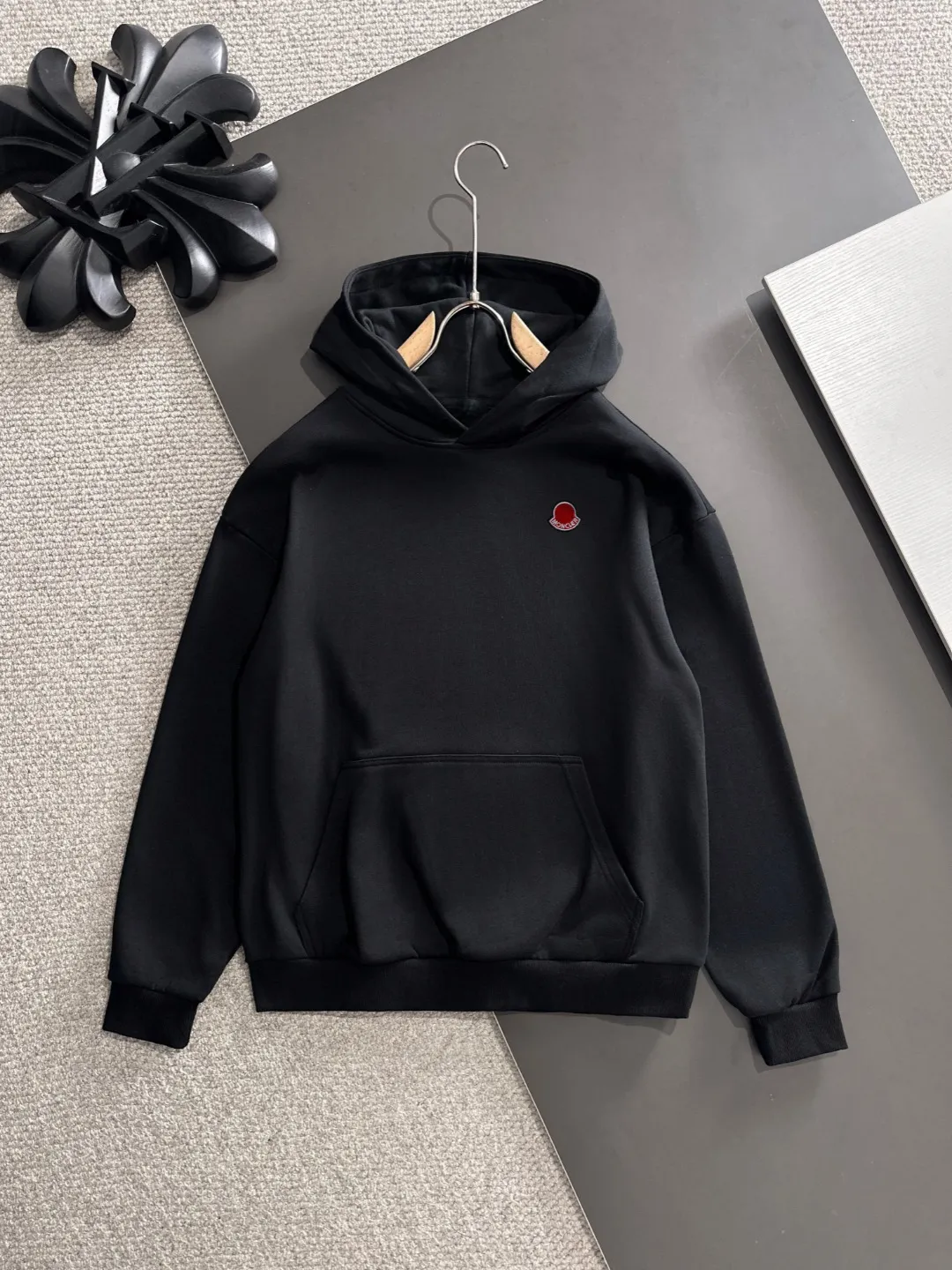 Next day shipping P720 MONCLER/Mongolian high quality 2025 autumn and winter new casual heavy industry hooded suit exclusively developed by yb! High quality production! The top version of the trading company channel order, external orders for imported custom fabrics, high breathability and comfort, impeccable details, absolutely worth buying! This type of suit is also a must-have for lazy people. You don’t have to think about how to match it, you can just get it in one set! Brand element design concept, delicate and soft feel! It presents a casual cut and the upper body shape is great! On sale simultaneously on the official website! From a high-end men's positioning brand, the low-key luxury taste is irresistible! Exquisite workmanship and impeccable quality! The overall style is simple, fashionable and timeless, fully meeting the requirements of stylish and tasteful dressing! Sizes: S to XXL (or state your height and weight when placing an order)