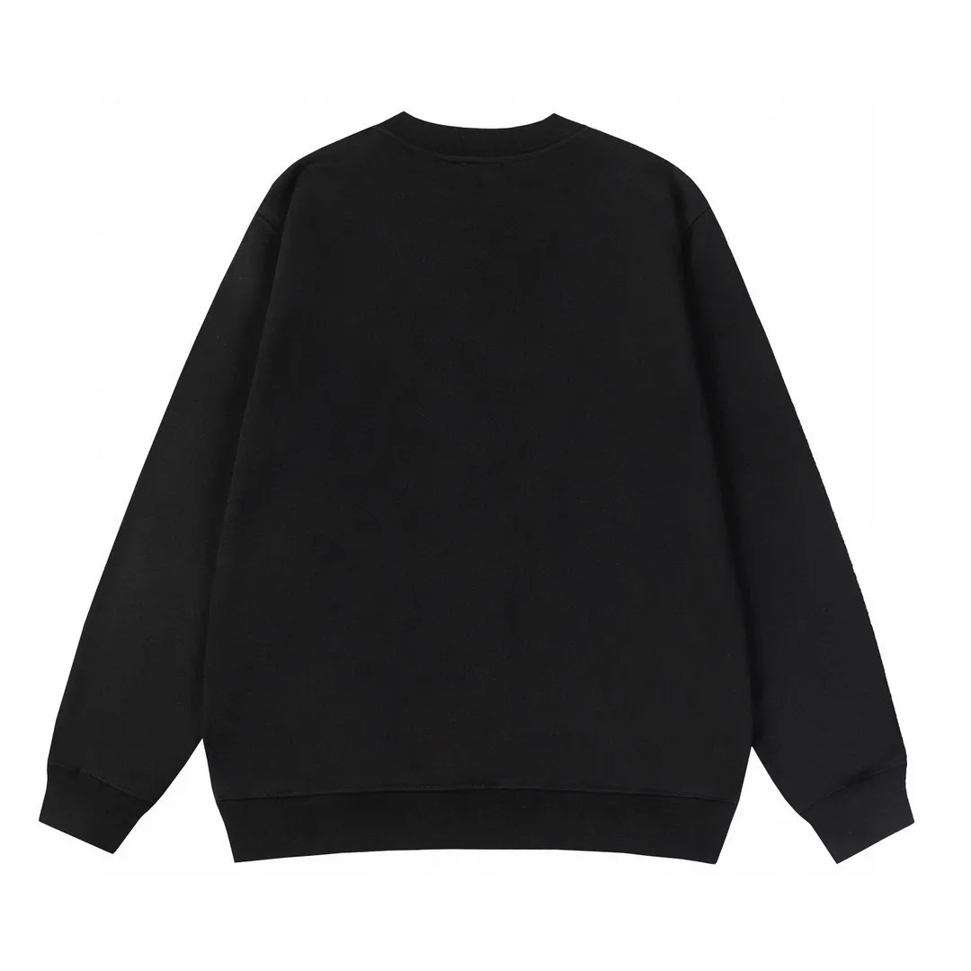 P220 Style No.: 858 〈MONCLER〉 Meng Mouth Heavy Embroidery + Printed Round Neck Sweatshirt The price of the Meng Mouth Sweatshirt is actually quite advantageous. Anyone who has been to the counter should know that the price of the Meng Mouth sweater is not much cheaper than Gucci Burberry. It is just relatively low-key and unwilling to hype. It is a picture that you want to buy or not. The existence of aloofness... ✅460 grams of 100% cotton wool-eating fabric OS version is too large ✅Matched with the original high-weight double yarn thread ✅Correct three-needle and five-thread craftsmanship Chain edge ✅The embroidery has been over-molded The upper body is not pierced Color: Black White Size S M L