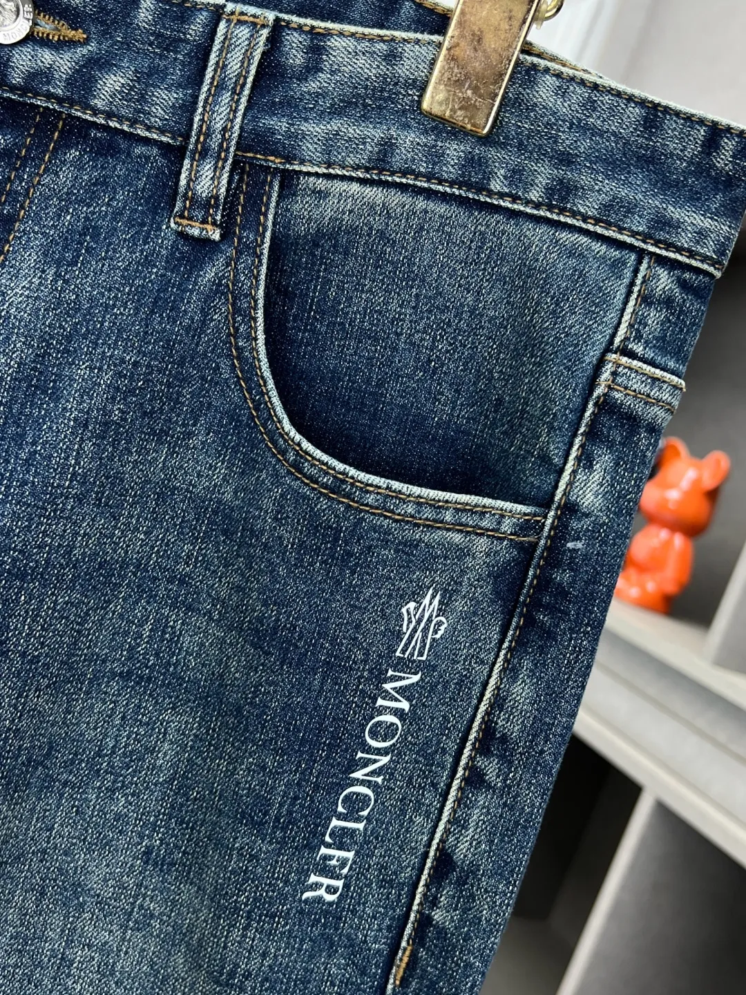 P360 Moncler 🔥🔥🔥The hot new product in autumn and winter, available at counters. The best jeans in physical stores🐂Original 1:1 goods at counters, suitable for all ages. The highest version of European imported fabrics on the market. Comfortable, soft and skin-friendly, the upper body effect is super fashionable and versatile, straight and stylish, a wardrobe must-have! Suitable for any occasion Size: 29-42