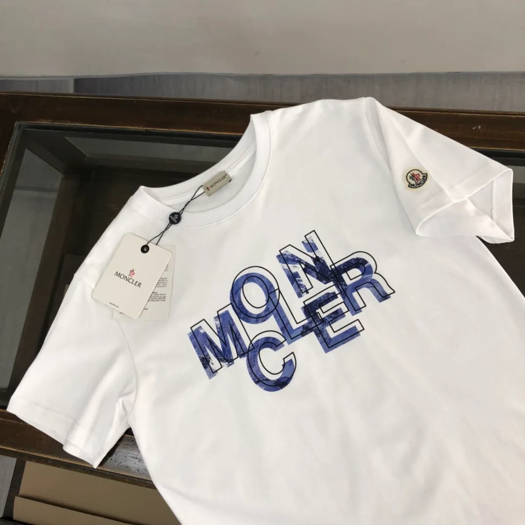 P160 🔥Moncler. New summer style, fashionable and casual short-sleeved T-shirt. Imported high-end customized fabrics. Invincible texture, high-quality and perfect shipment. Soft and comfortable, sweat-absorbent and breathable. Long-wearing and not easy to deform. Excellent touch, good breathability and sweat absorption! Versatile casual style, suitable for both leisure and business! Size: S～XL (please state your height and weight when placing an order)