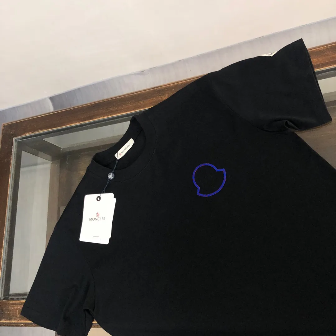 P160 🔥MONCLER Mouth covering. New high-end ready-to-wear customization! Fashionable and trendy casual short-sleeved T-shirt, gentle, soft, delicate, skin-friendly, comfortable and cool. The brand pattern on the chest is stylish and full of vitality! A fashionable and versatile must-have! Color: black white Size: S～XL (loose version, please state your height and weight when placing an order)