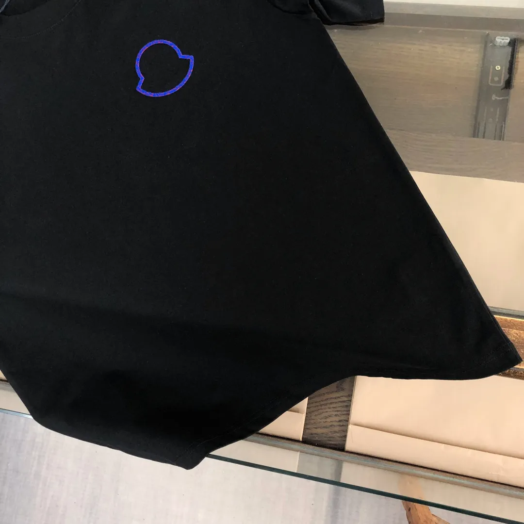 P160 🔥MONCLER Mouth covering. New high-end ready-to-wear customization! Fashionable and trendy casual short-sleeved T-shirt, gentle, soft, delicate, skin-friendly, comfortable and cool. The brand pattern on the chest is stylish and full of vitality! A fashionable and versatile must-have! Color: black white Size: S～XL (loose version, please state your height and weight when placing an order)