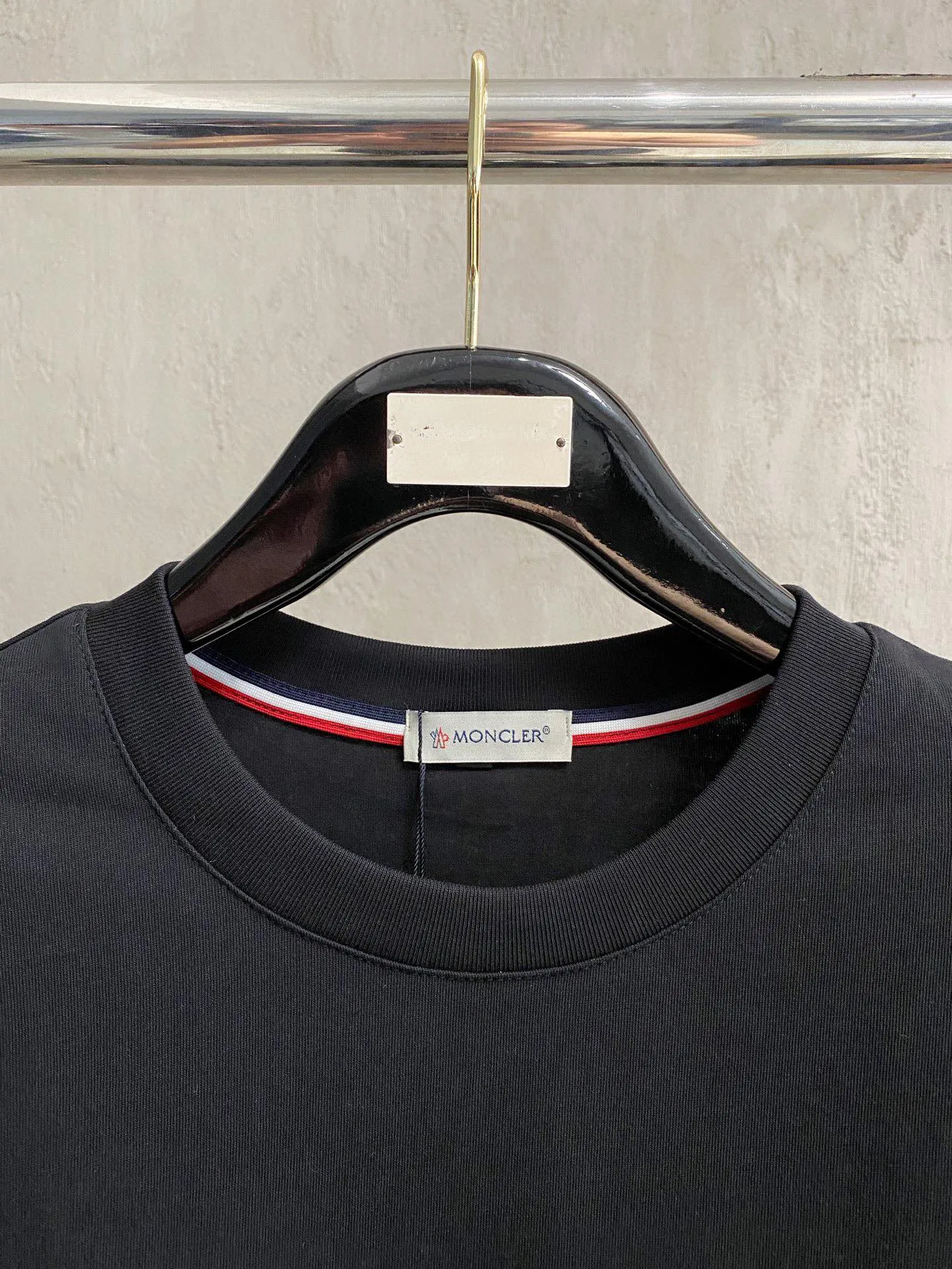 P570 Brand [MONCLER Mouth Covered] 2025 round neck short-sleeved shorts suit. The pure cotton fabric upper body will not be stuffy, the smooth and comfortable skin-friendly effect is more breathable, the fabric has its own texture, classic logo technology, a new interpretation from a unique angle, fashionable and versatile choice! Size: M-3XL (maximum wear: 190 pounds)