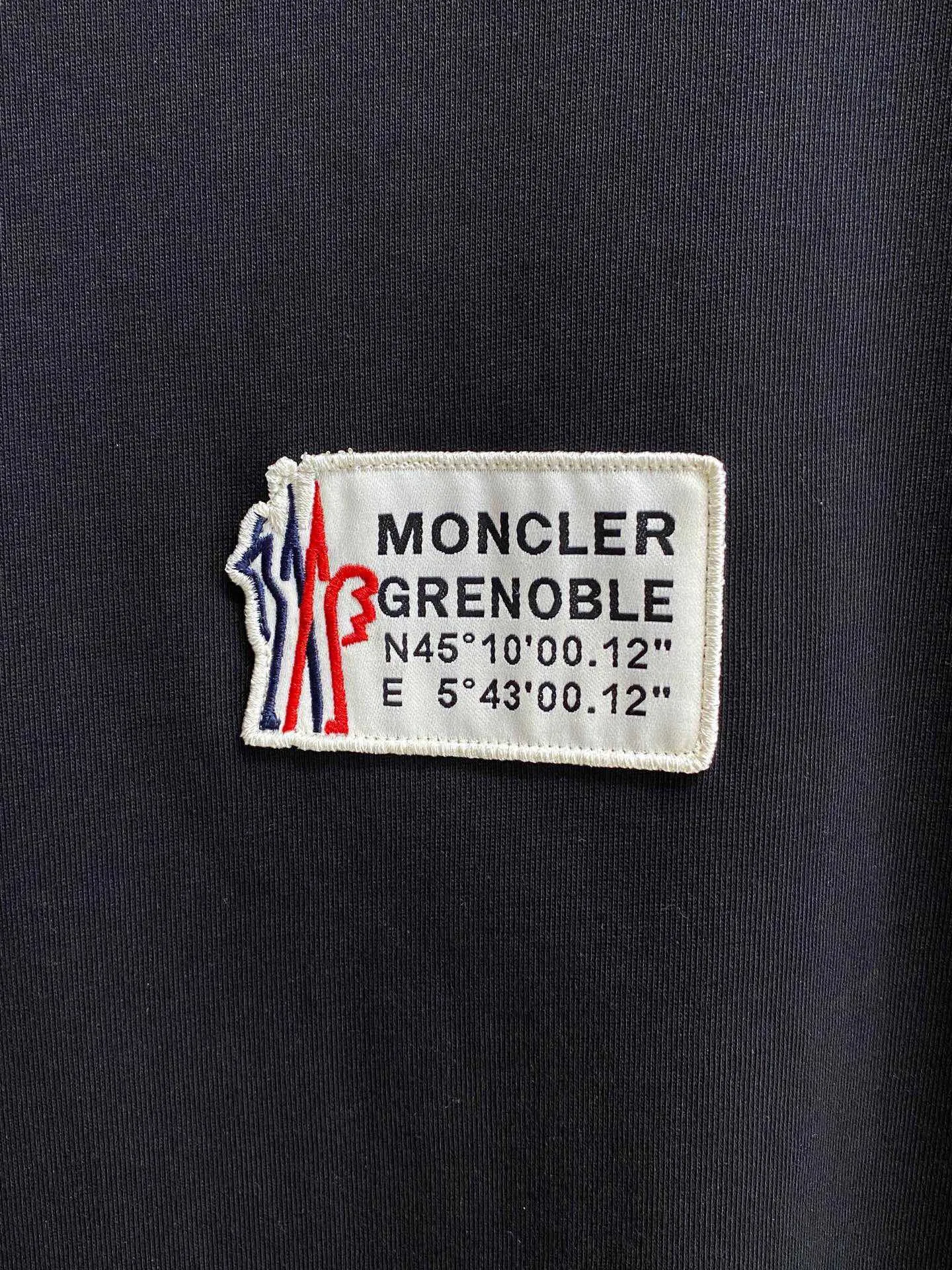 P570 Brand [MONCLER Mouth Covered] 2025 round neck short-sleeved shorts suit. The pure cotton fabric upper body will not be stuffy, the smooth and comfortable skin-friendly effect is more breathable, the fabric has its own texture, classic logo technology, a new interpretation from a unique angle, fashionable and versatile choice! Size: M-3XL (maximum wear: 190 pounds)