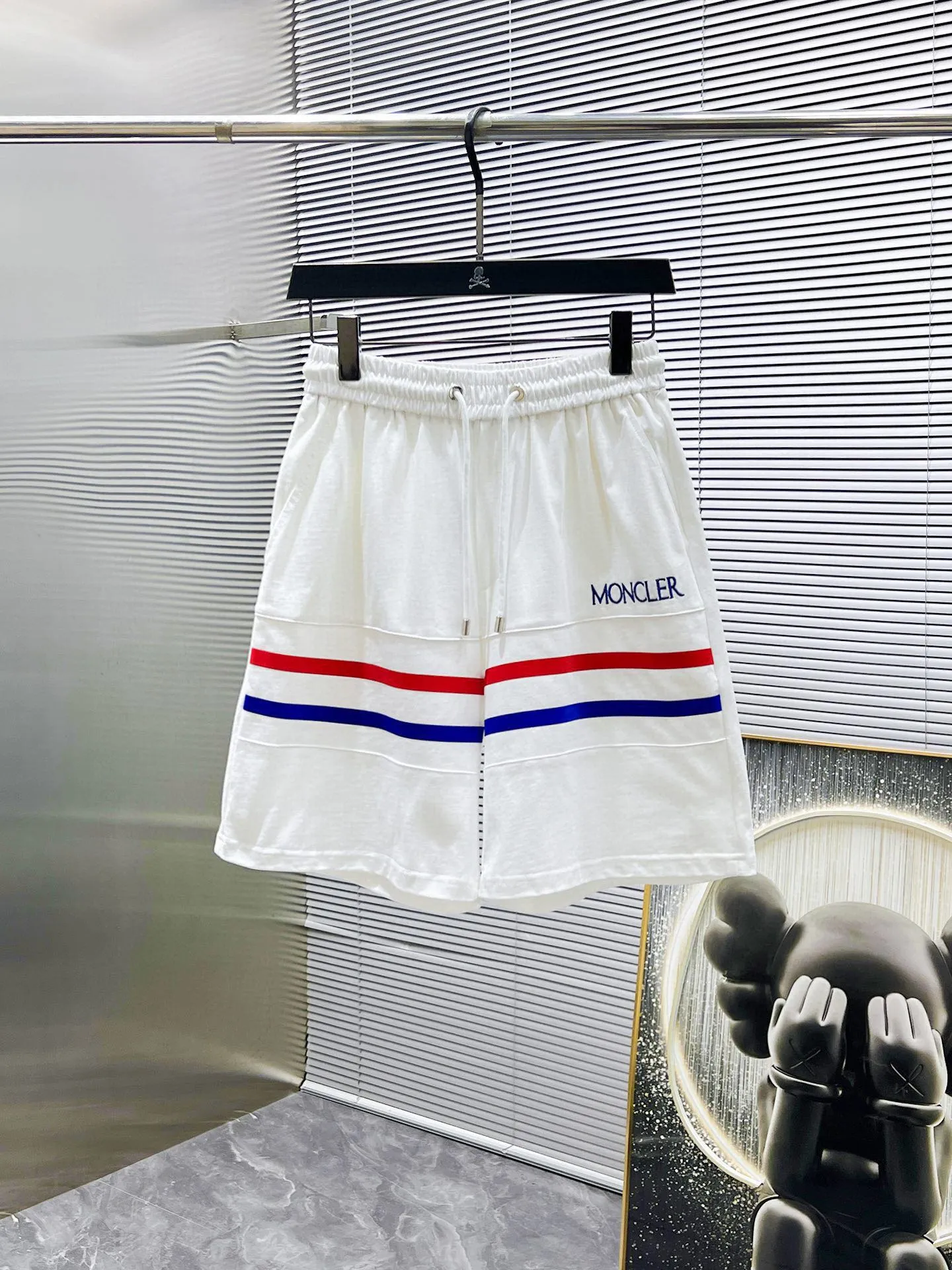 P560 Brand [MONCLER Mouth Covered] 2025 round neck short-sleeved shorts suit. The pure cotton fabric upper body will not be stuffy, the smooth and comfortable skin-friendly effect is more breathable, the fabric has its own texture, classic logo technology, a new interpretation from a unique angle, the first choice for fashion and versatility! Size: M-3XL (maximum wear: 190 pounds)