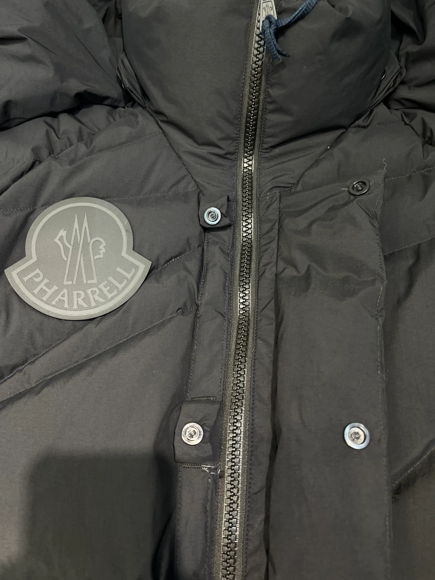 P1000 moncler 🌟 2025 new autumn and winter down jacket. Original 1:1 customized hardware accessories, all imported and original customization. Welcome to compare at the counter. Absolutely high quality. Made of top 90 down. Super soft. Full and fluffy. Super heavy workmanship. Fabric workmanship. 👍Perfect version. Note⚠The fabric is super comfortable. Exclusive model. Non-market product. Same style for men and women. Size: s-xxl