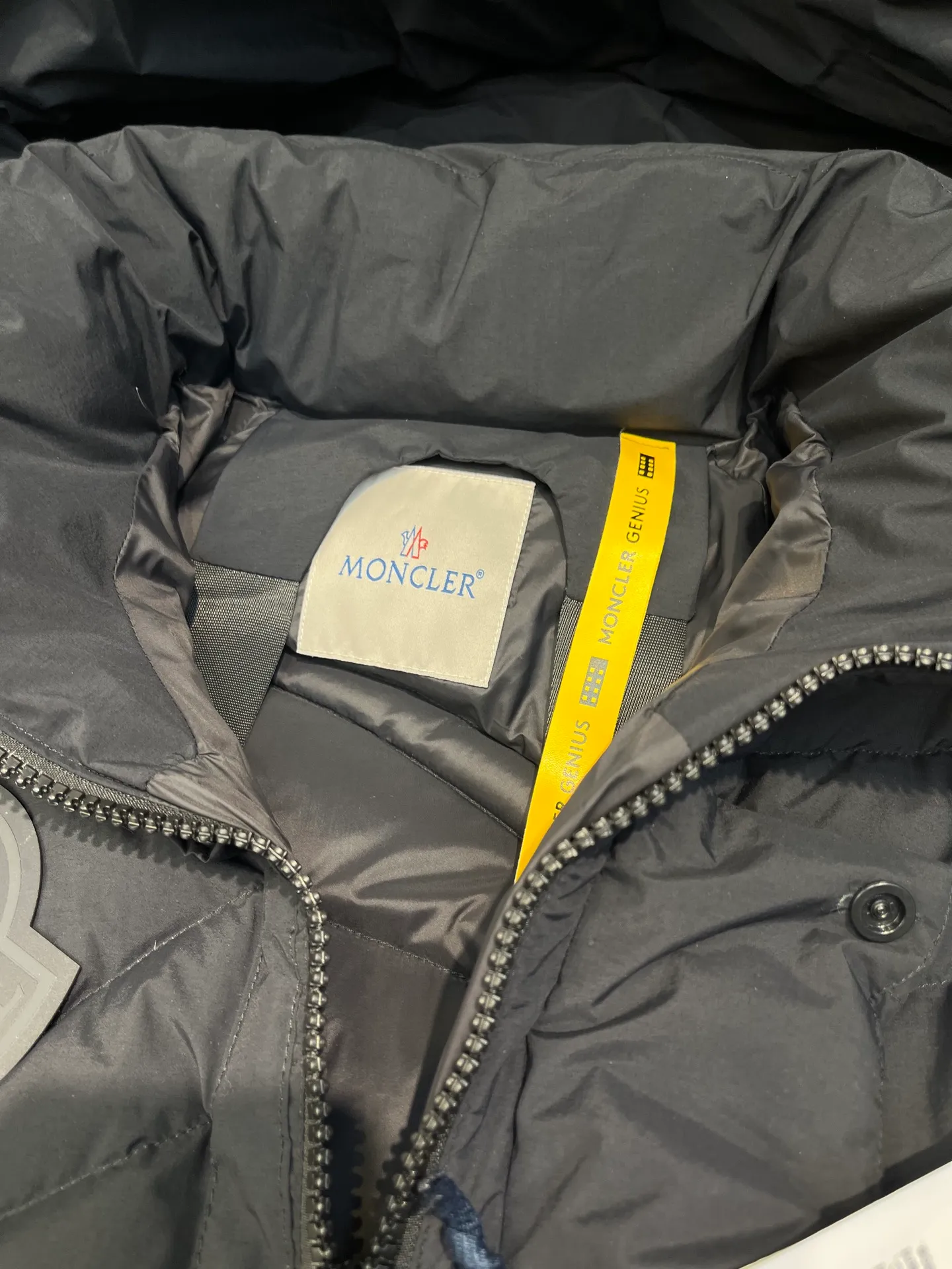 P1000 moncler 🌟 2025 new autumn and winter down jacket. Original 1:1 customized hardware accessories, all imported and original customization. Welcome to compare at the counter. Absolutely high quality. Made of top 90 down. Super soft. Full and fluffy. Super heavy workmanship. Fabric workmanship. 👍Perfect version. Note⚠The fabric is super comfortable. Exclusive model. Non-market product. Same style for men and women. Size: s-xxl