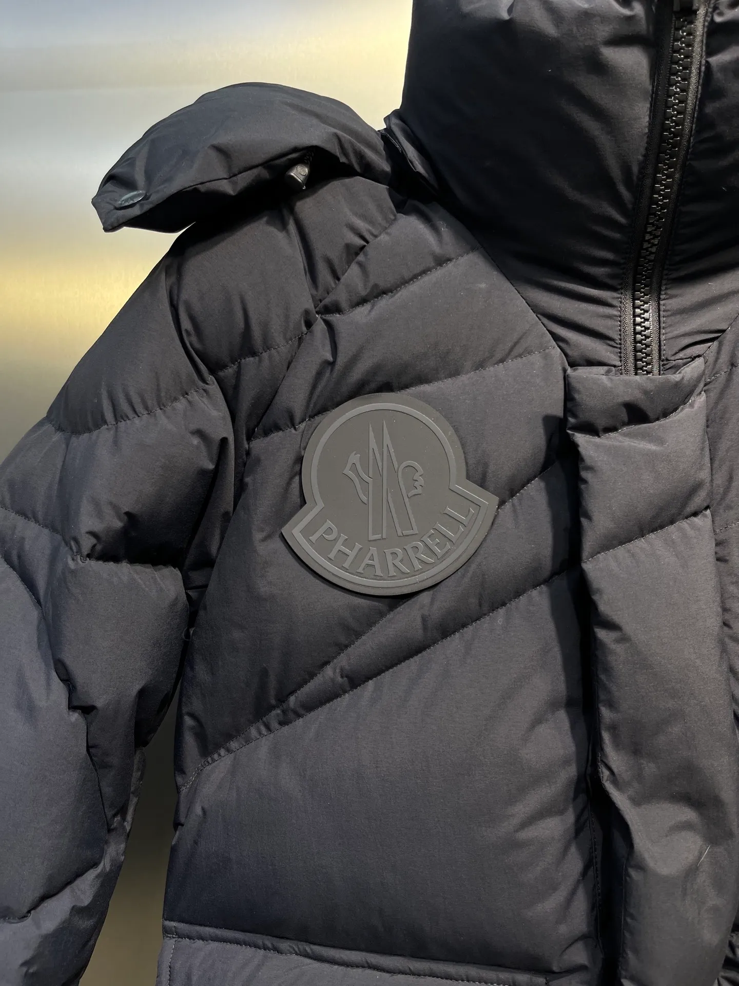 P1000 moncler 🌟 2025 new autumn and winter down jacket. Original 1:1 customized hardware accessories, all imported and original customization. Welcome to compare at the counter. Absolutely high quality. Made of top 90 down. Super soft. Full and fluffy. Super heavy workmanship. Fabric workmanship. 👍Perfect version. Note⚠The fabric is super comfortable. Exclusive model. Non-market product. Same style for men and women. Size: s-xxl