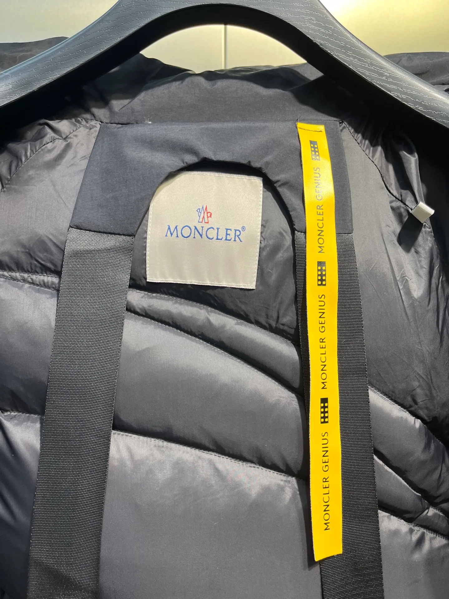 P1000 moncler 🌟 2025 new autumn and winter down jacket. Original 1:1 customized hardware accessories, all imported and original customization. Welcome to compare at the counter. Absolutely high quality. Made of top 90 down. Super soft. Full and fluffy. Super heavy workmanship. Fabric workmanship. 👍Perfect version. Note⚠The fabric is super comfortable. Exclusive model. Non-market product. Same style for men and women. Size: s-xxl