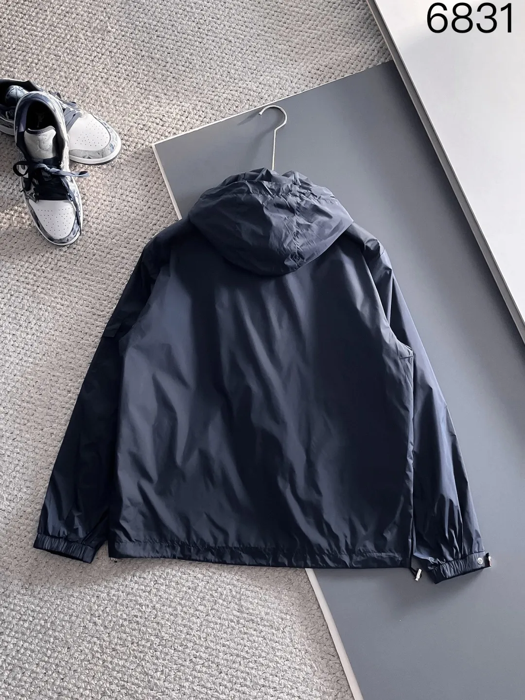 P540 🌸🌸🌸🌸Moncler top original order ❗High-end fabric feels soft and comfortable, and the color is high-end (different from the hard feel in the market) ❗ The new autumn and winter men's casual jackets ❗ have a unique and innovative interpretation of the classic logo, which is in line with the latest design concepts of the season. It is highly recognizable, with a simple khaki design, youthful and energetic, and the style and color matching can be freely worn according to the actual scene. It meets the conventional and orthodox dressing needs that are inclusive of all occasions. The outstanding printed surface is more suitable for street styling. It is highly recognizable, showing the vibrant colors of the city, and is highly moldable and practical!  This model is dominated by fabrics and craftsmanship. The company's customized fabrics are windproof, comfortable and breathable. The upper body is light and unburdened, and the overall details are of super high quality❗ The details are full of craftsmanship, and the accessories are all custom-made. The electroplated metal zippers and snap buttons are quite outstanding. They are very luxurious and high-end. The workmanship is extremely rigorous and elegant. Color: Picture color Size: M, L, xL, xxL, xxxL