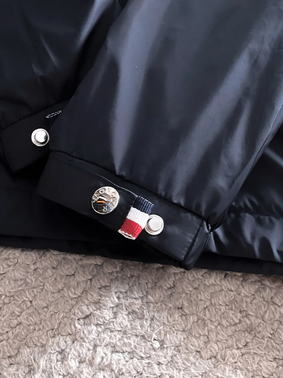 P540 🌸🌸🌸🌸Moncler top original order ❗High-end fabric feels soft and comfortable, and the color is high-end (different from the hard feel in the market) ❗ The new autumn and winter men's casual jackets ❗ have a unique and innovative interpretation of the classic logo, which is in line with the latest design concepts of the season. It is highly recognizable, with a simple khaki design, youthful and energetic, and the style and color matching can be freely worn according to the actual scene. It meets the conventional and orthodox dressing needs that are inclusive of all occasions. The outstanding printed surface is more suitable for street styling. It is highly recognizable, showing the vibrant colors of the city, and is highly moldable and practical!  This model is dominated by fabrics and craftsmanship. The company's customized fabrics are windproof, comfortable and breathable. The upper body is light and unburdened, and the overall details are of super high quality❗ The details are full of craftsmanship, and the accessories are all custom-made. The electroplated metal zippers and snap buttons are quite outstanding. They are very luxurious and high-end. The workmanship is extremely rigorous and elegant. Color: Picture color Size: M, L, xL, xxL, xxxL