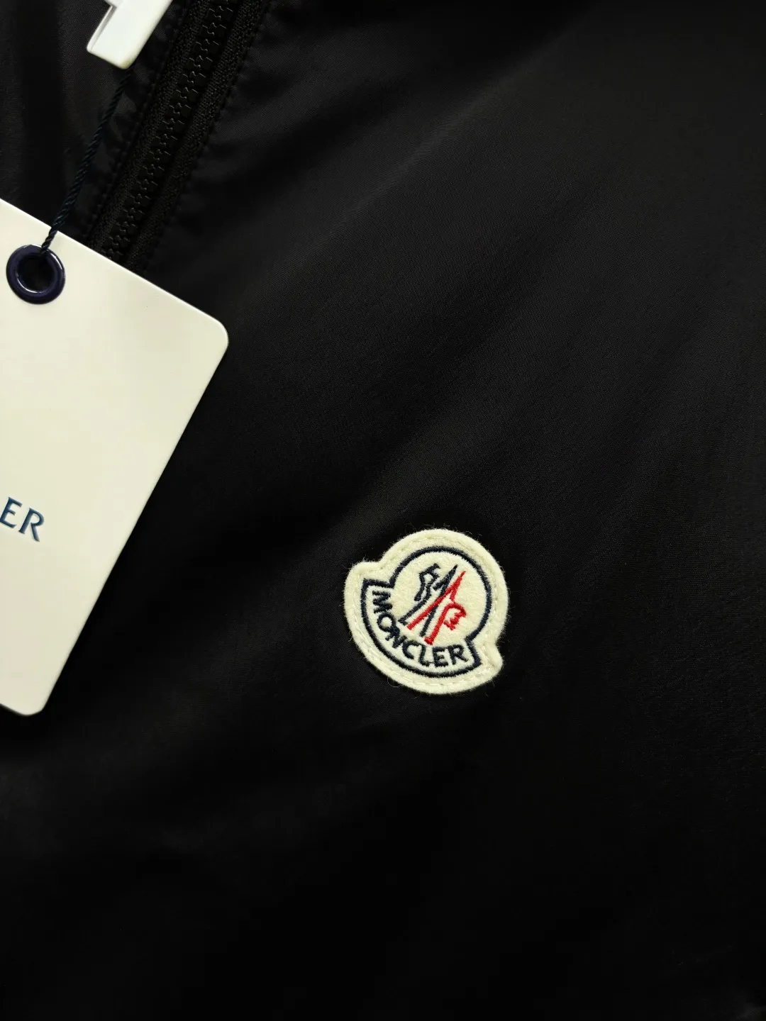 P490 Moncler new letter cotton vest original fabric original accessories official same style Made of imported polyester fabric, customized fabric dyed in the same vat. Very comfortable and smooth to the touch. Very wide and stylish. Will not deform after long-term wear. Produced by a first-line brand factory. The label is full and textured. The latest style for autumn and winter. Fashionable and personalized. Super versatile and good-looking. Very suitable for both men and women. A must-have for everyone. Color: Black Royal Blue Size: L-4XL