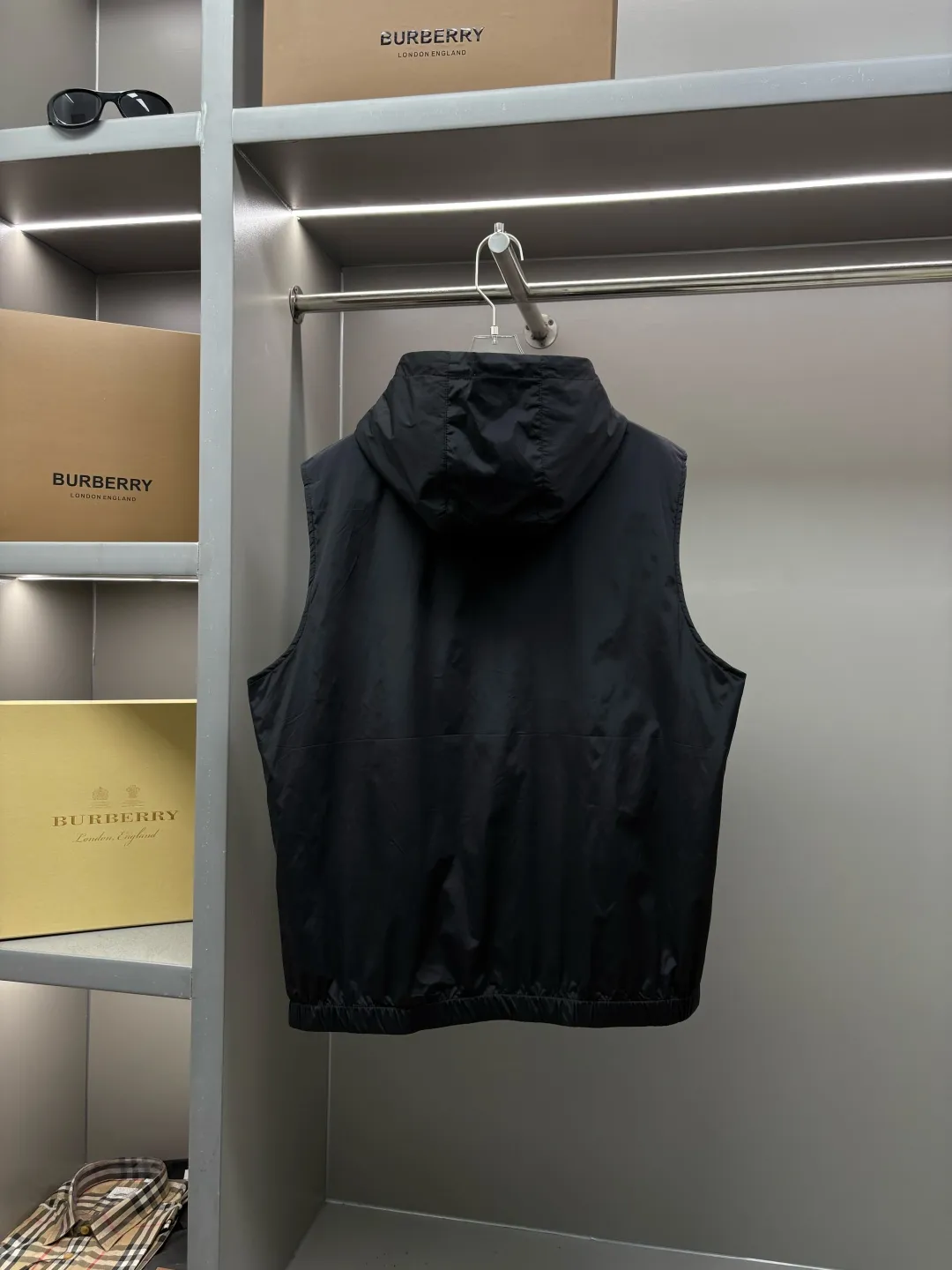 P490 Moncler new letter cotton vest original fabric original accessories official same style Made of imported polyester fabric, customized fabric dyed in the same vat. Very comfortable and smooth to the touch. Very wide and stylish. Will not deform after long-term wear. Produced by a first-line brand factory. The label is full and textured. The latest style for autumn and winter. Fashionable and personalized. Super versatile and good-looking. Very suitable for both men and women. A must-have for everyone. Color: Black Royal Blue Size: L-4XL