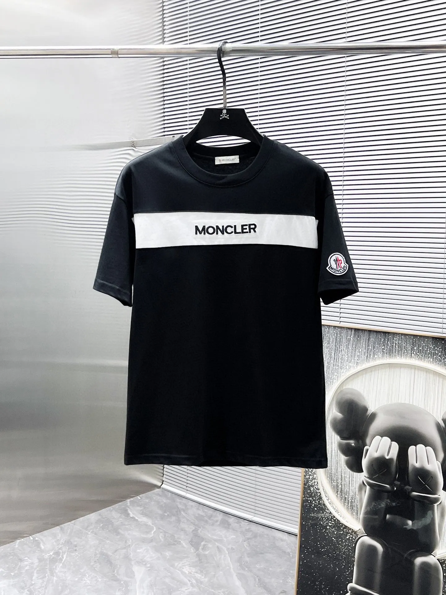 P570 Brand [MONCLER Mouth Covered] 2025 round neck short-sleeved shorts suit. The pure cotton fabric upper body will not be stuffy, the smooth and comfortable skin-friendly effect is more breathable, the fabric has its own texture, classic logo technology, a new interpretation from a unique angle, fashionable and versatile choice! Size: M-3XL (maximum wear: 190 pounds)