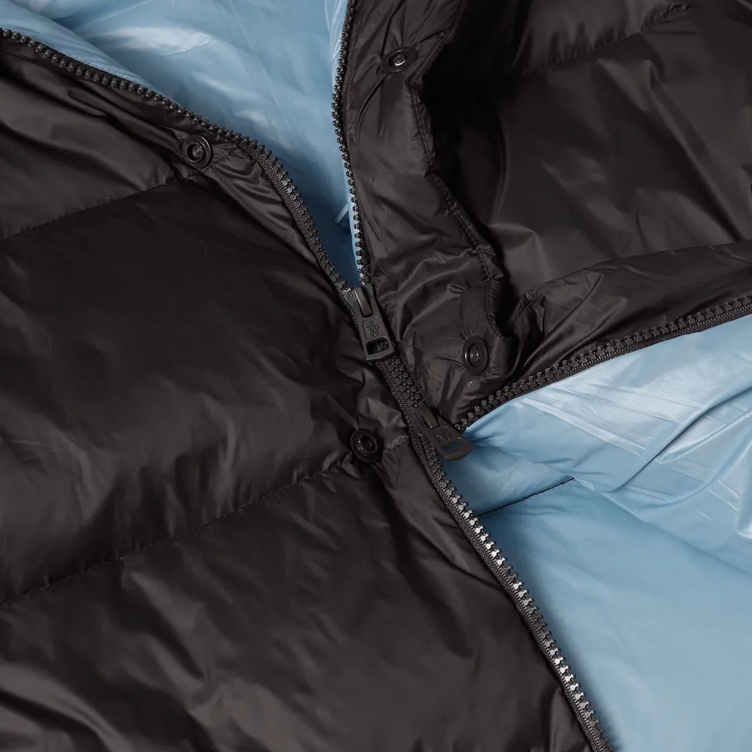 P800 Moncler Cyclone / Meng Mouth Moncler large label chocolate detachable sleeves one piece two-wear down/short hooded down jacket Correct version Top new national standard 90 goose down filling 850➕fill power One piece for easy winter. Variable/jacket/hooded vest/stand collar vest/hooded down jacket. The Cyclone down jacket is equipped with detachable sleeves and can be worn as a vest or jacket. It adopts a new simple version design. This short down jacket is made from nylon and features easily removable sleeves, allowing you to convert the jacket into a vest. A removable hood and contrast lining complete the design.  •Made from nylon fabric •Nylon laqué lining •Down filled •Removable hood and sleeves •Zip and snap fastening •Zip pockets •Elastic cuffs •Elastic drawstring hem Color: Black Chocolate Sizes: 1 2 3 4 5