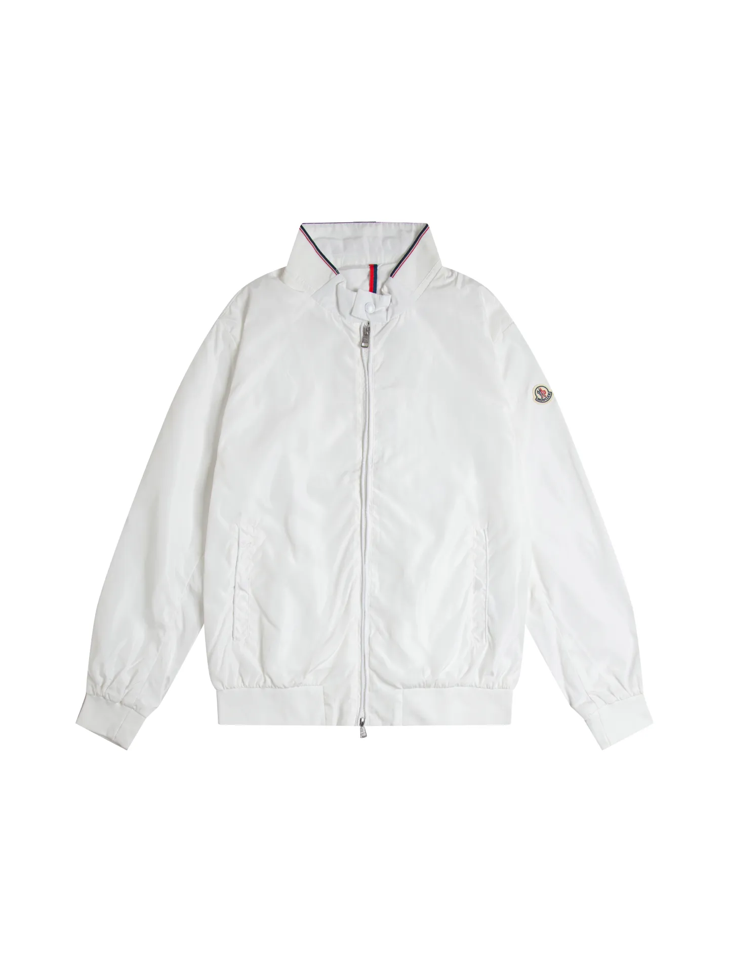 P520 (ZP version) -Moncler's official website classic model is new. The letter jacquard windbreaker jacket is the same for men and women. -YB molded fabric details are the same. A full set of accessories are customized. Different from the market currency. Welcome to compare. -Color black white royal blue military green -code number 1 2 3 4 5
