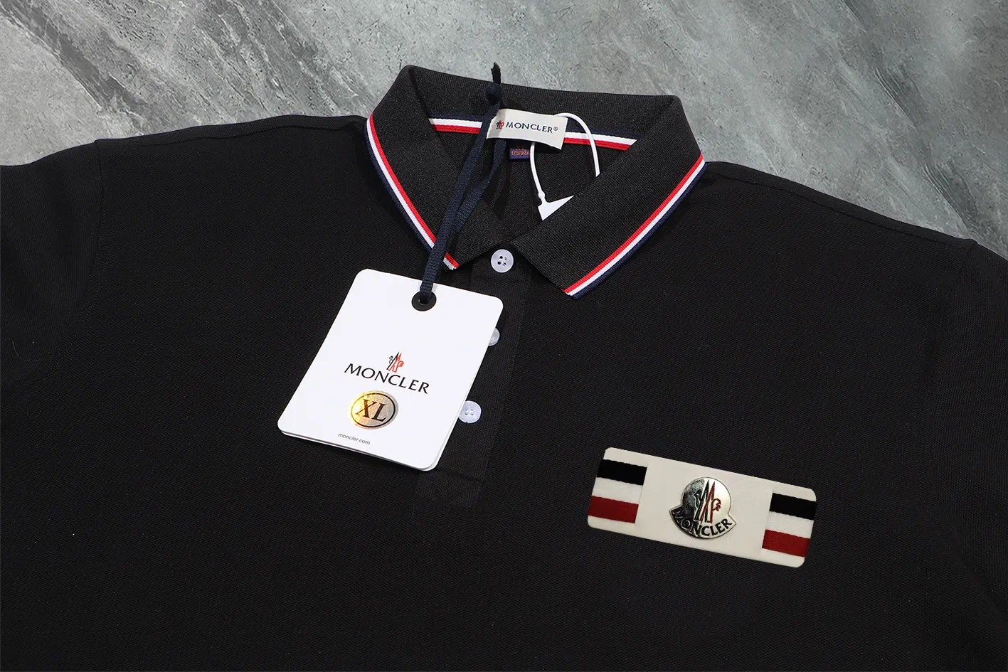 P190 Complete with three standards] MONCLER~ MONCLER 2024 summer new high-quality lapel short-sleeved POLO shirt, counter-customized fabric, high breathability and comfort, impeccable details, brand element design concept, reflecting high quality. It feels delicate and soft! It presents a casual cut and the upper body shape is great! The chest is filled with three-dimensional embroidery of the brand LOGO to highlight quality and luxury. Color: black/white Size: M~3XL