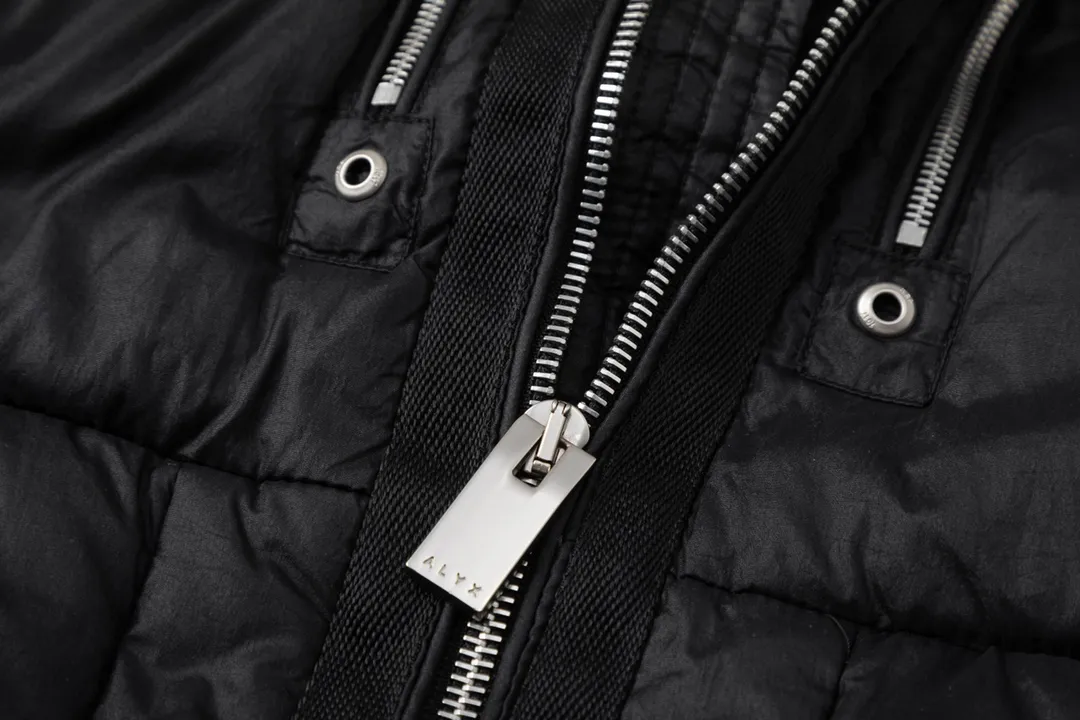 P980 Moncler | Moncler The combination of zipper and hardware looks more advanced! A simple design allows you not to be afraid of the cold in winter! Filled with white down for warmth and care! The two-way zipper fly can adjust the shape of the clothing and lock in the temperature!  The imported fabrics are supplied by customers, are windproof and snowproof, have a first-class feel, full texture, and no velvet leakage! The inside is full of down, international standard 90% white duck down ➕ 10% white duck feathers! High fluffiness and great warmth retention properties! Simple silhouettes and cuts can be styled in any style! How to tell whether a piece of down has high down content? Open the inside and press the convex part of the down, and it will rebound slowly! Please pay attention to the distinction. The ingredients of many washed wheat products on the market are different from the real thing! Our family guarantees that not a single ingredient is missing!  Outer layer material: customized m fabric material provided by customers! High density! Not only is it breathable and comfortable to wear! It also has good anti-low temperature, anti-static and anti-wrinkle effects! Specially designed ultra-durable fabric to keep you warm and dry even in extreme environmental climates!  It can bring you the best warmth in late autumn, with pure British blood! Bring an extraordinary experience! A down vest can bring you plenty of warmth in autumn and winter when the temperature changes suddenly!  If you come across such a beautiful model, hurry up and grab it. Exclusive stock, exclusive resource gifts, super recommended! Needless to say, it’s a good thing. It would be a pity to miss it. I look forward to your fans’ perfect performance!  Product Color: Black Silver Gray Size: 1 2 3 4 5