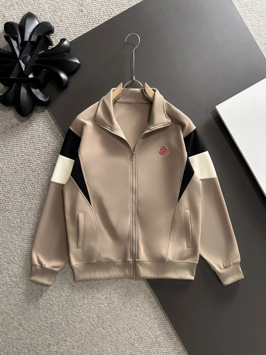2-3 days to ship P720 Stone lsland/Stone Island joint MONCLER/Mongolian high quality 2025 autumn and winter new casual heavy industry suit exclusively developed by yb! High quality production! The top version of the trading company channel order, external orders for imported custom fabrics, high breathability and comfort, impeccable details, absolutely worth buying! This type of suit is also a must-have for lazy people. You don’t have to think about how to match it, you can just get it in one set! Brand element design concept, delicate and soft feel! It presents a casual cut and the upper body shape is great! On sale simultaneously on the official website! From a high-end men's positioning brand, the low-key luxury taste is irresistible! Exquisite workmanship and impeccable quality! The overall style is simple, fashionable and timeless, fully meeting the requirements of stylish and tasteful dressing! Size: M to 4XL (or state your height and weight when placing an order)