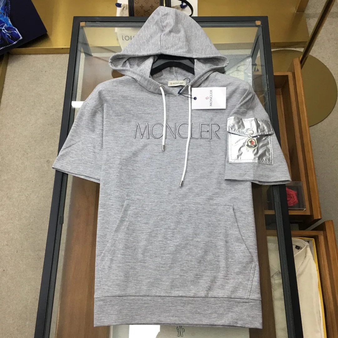 P570 Brand [MONCLER Mouth Covered] 2025 round neck short-sleeved shorts suit. The upper body of pure cotton fabric will not be stuffy. The smooth and comfortable skin-friendly effect is more breathable. The fabric has its own texture. Classic logo technology. A new interpretation from a unique angle. Fashionable and versatile choice! Size: M-3XL (maximum wear: 190 pounds)