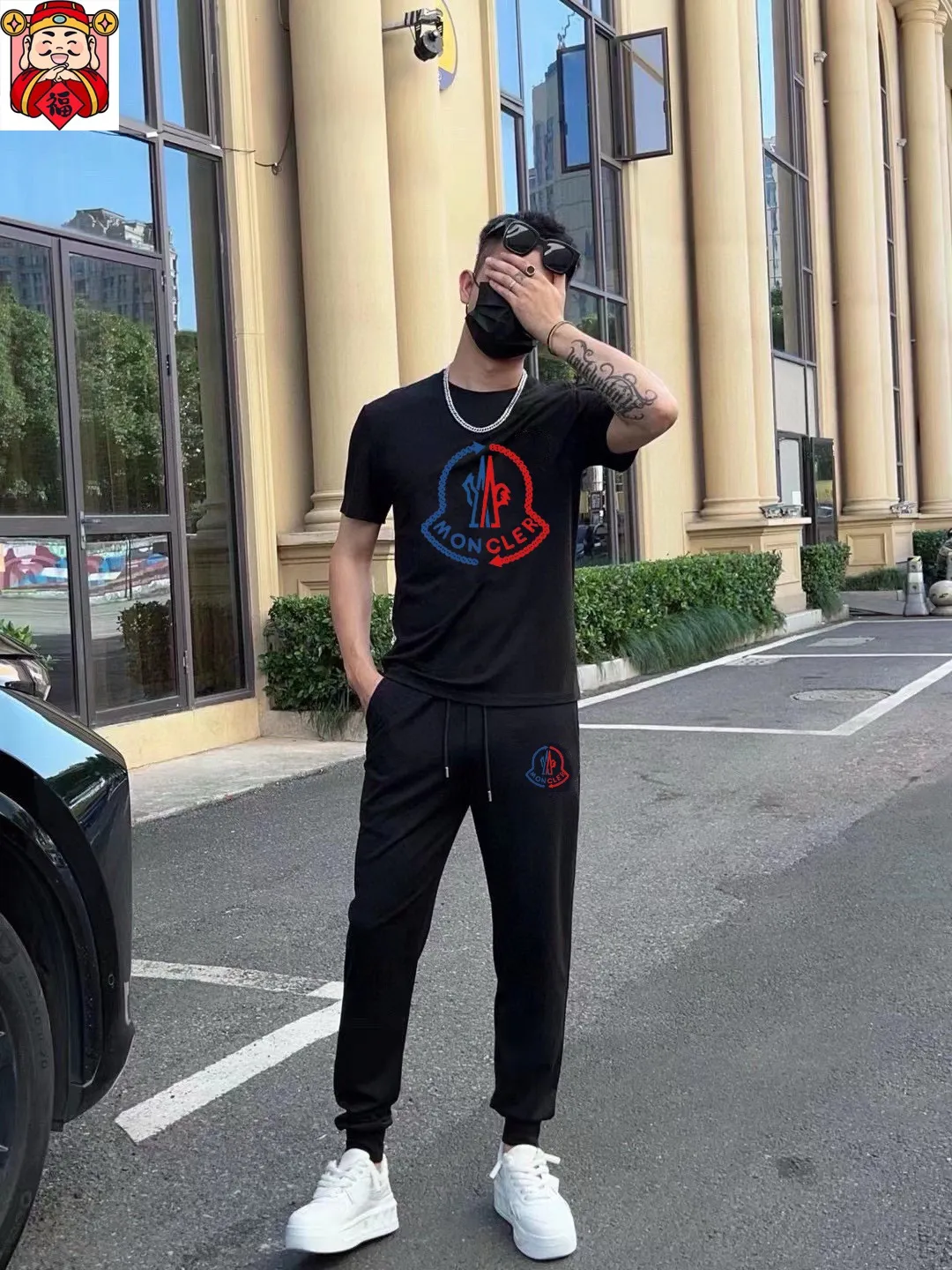P320 [MONCLER] (Fat Man's Gospel) The same style as the 2025 official website. World-renowned luxury brand. Summer men's (double mercerized) high-quality 🐂 suit. It is made of imported original fabrics. It is a trendy style of the season and a versatile hit. Simple and elegant, precise workmanship allows you to be at the top of fashion. Size: M-5XL (can be worn up to 220 pounds)