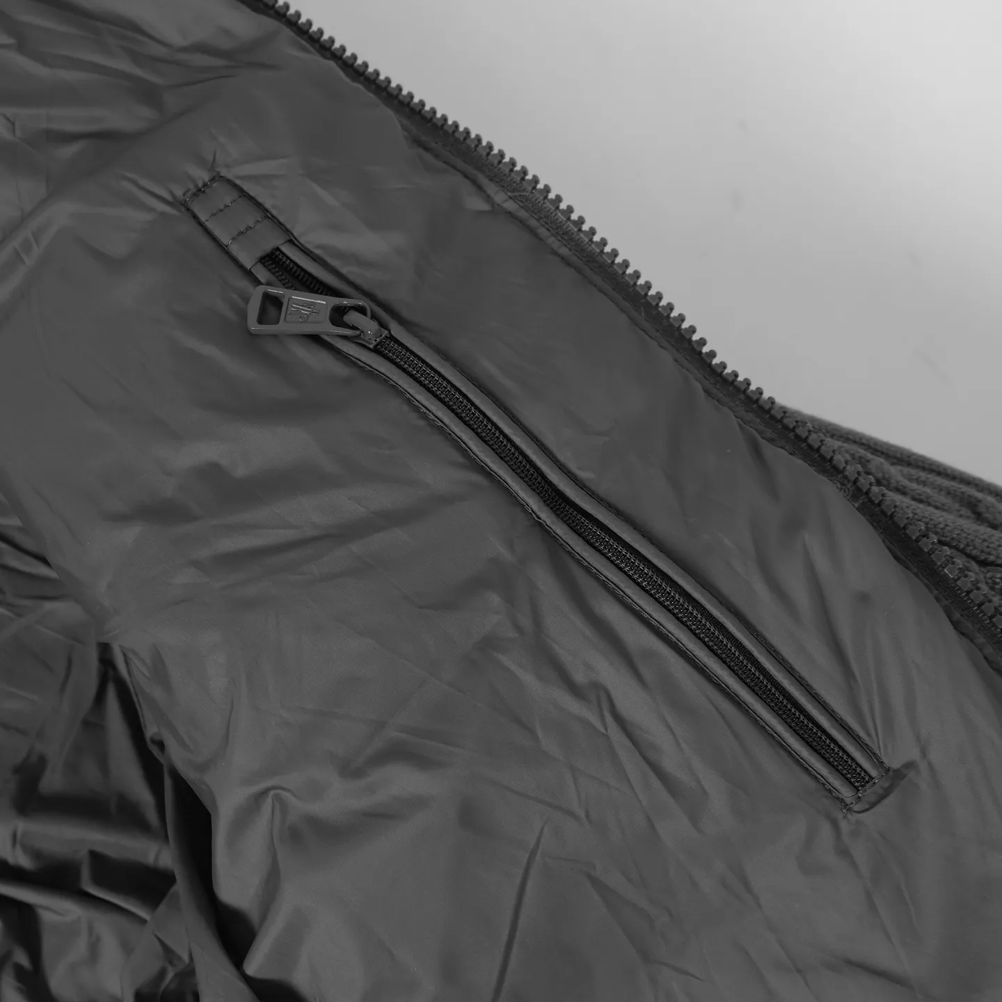 P640 Moncler｜Matched wool knitted down stand-collar down jacket 1️⃣Original Nfc anti-counterfeiting chip 2️⃣90 duck down, the most abundant on the market, never fake goose down and a series of misunderstandings 3️⃣ Fabric: 100% nylon; Lining: 100% nylon, one of the best on the market, everything is customized according to the original version. 4⃣️The electroplated hardware produced by the original processing factory is all customized by the original factory, and is not a replica of various types on the market. 5⃣️Produced by a same OEM factory, it has always been unambiguous in terms of quality. When shipped by a large factory, everyone understands the workmanship, QA and QC quality inspection. It is not comparable to small factories in the market.  Mouth-mounted down jackets, let’s not brag, there is almost no one that can do better than us! Make an original product with care, so that every customer has the confidence to introduce it to his customers: This is the top replica version in China. Good products do not need too many soft articles to set off, only junk products will boast: the original ZP uses thousands of words to impress consumers!  Size: 1 2 3 4 5 Color: Gray Black