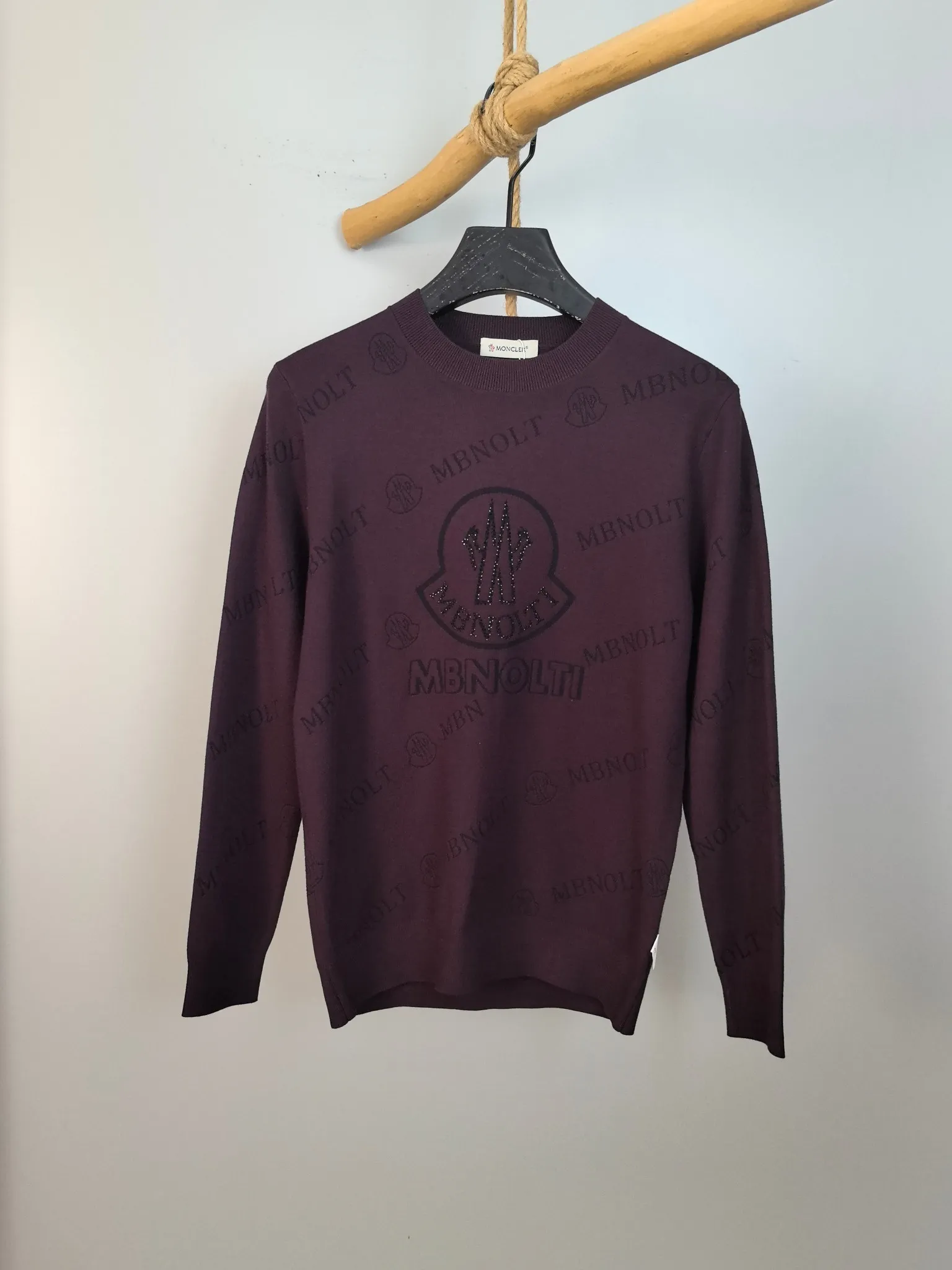 P440 MONCLER 2025 new knitted crew neck sweater, technical wool blended fabric, soft and comfortable, comfortable and breathable upper body, skin-friendly and non-irritating, unique design style, whether worn alone or matched, it is a versatile item, highlighting the personality of young people, extremely high-grade, and handsome upper body! Size: M-3XL