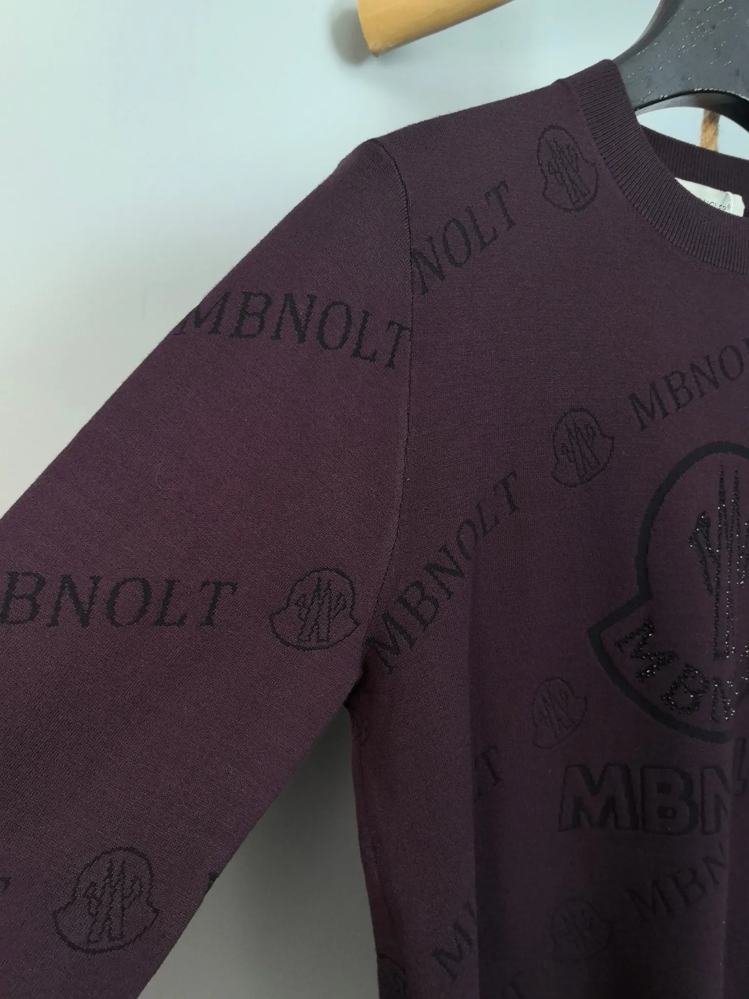 P440 MONCLER 2025 new knitted crew neck sweater, technical wool blended fabric, soft and comfortable, comfortable and breathable upper body, skin-friendly and non-irritating, unique design style, whether worn alone or matched, it is a versatile item, highlighting the personality of young people, extremely high-grade, and handsome upper body! Size: M-3XL