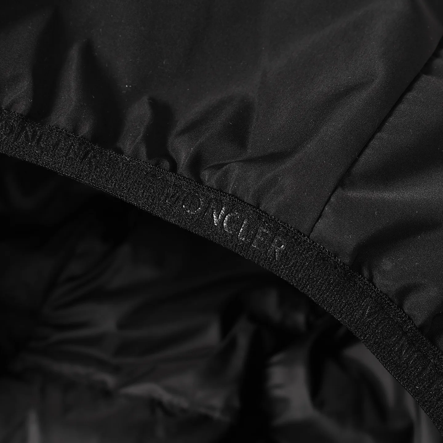 P650 Moncler/Mongolian Autumn and Winter New Style🆕 Original 1:1 customized hardware accessories, all imported and original customization, super heavy industry, excellent fabric workmanship, perfect version. Note⚠The fabric is super comfortable, exclusive model, non-market goods, same sizes for men and women. Size S-XL