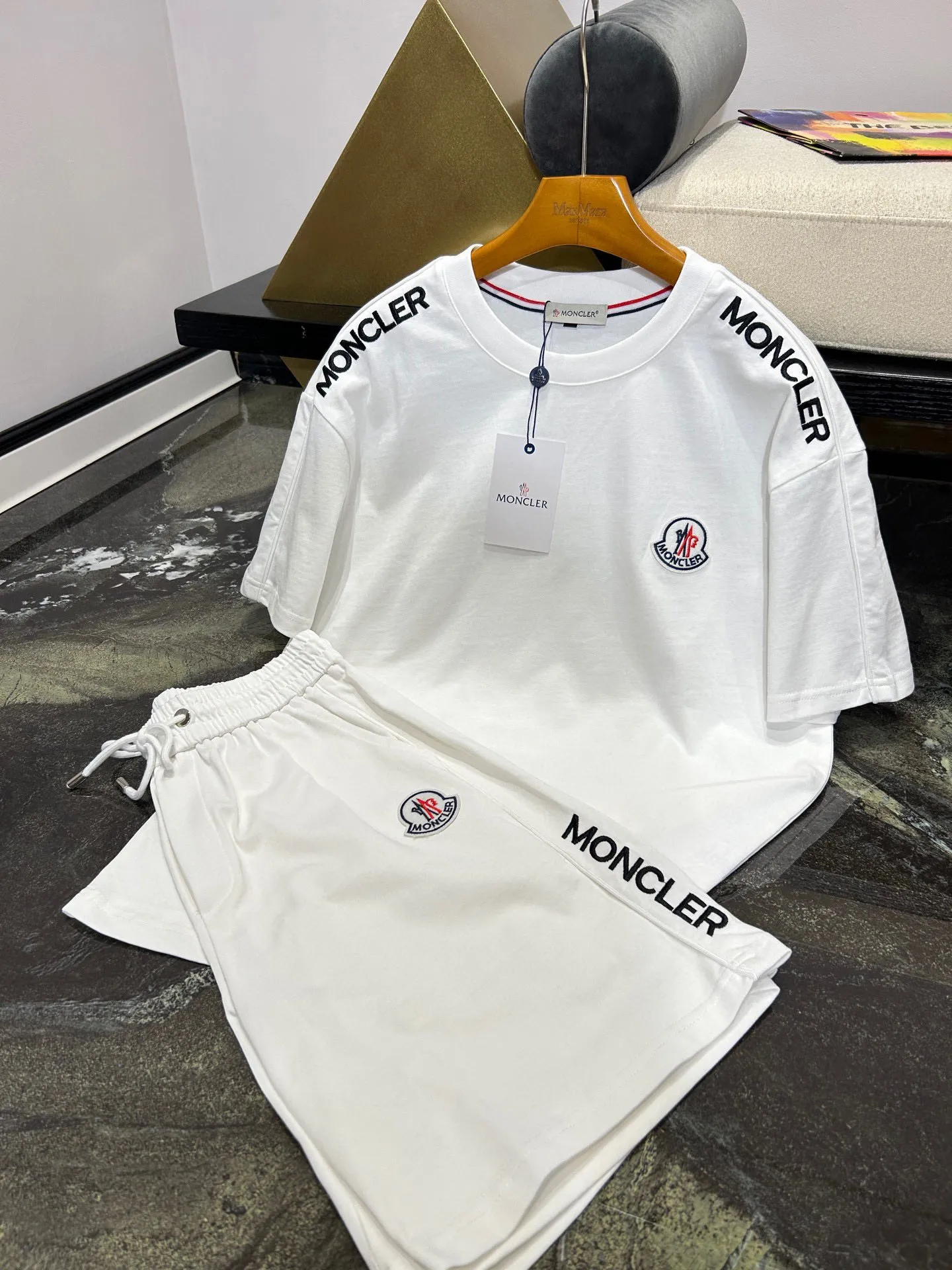 P570 Brand [MONCLER Mouth Covered] 2025 round neck short-sleeved shorts suit. The pure cotton fabric upper body will not be stuffy, the smooth and comfortable skin-friendly effect is more breathable, the fabric has its own texture, classic logo technology, a new interpretation from a unique angle, fashionable and versatile choice! Size: M-3XL (maximum wear: 190 pounds)