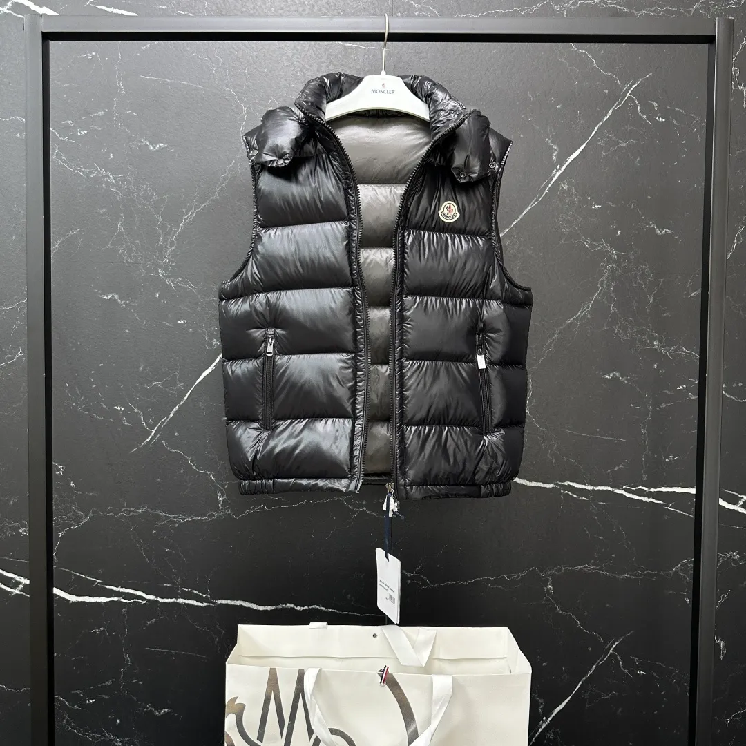 P580 𝑴𝒐𝒏𝒄𝒍𝒆𝒓｜Moncler 𝑩𝒐𝒓𝒎𝒆𝒔 series hooded down vest 040# 𝑺𝑰𝒁𝑬:𝟭# 𝟮# 𝟯# 𝟰# 𝟱# Product color: black