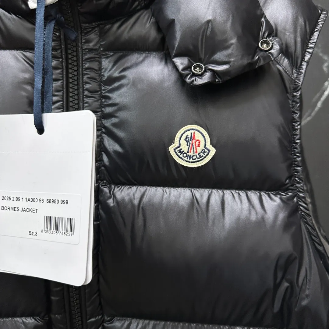 P580 𝑴𝒐𝒏𝒄𝒍𝒆𝒓｜Moncler 𝑩𝒐𝒓𝒎𝒆𝒔 series hooded down vest 040# 𝑺𝑰𝒁𝑬:𝟭# 𝟮# 𝟯# 𝟰# 𝟱# Product color: black