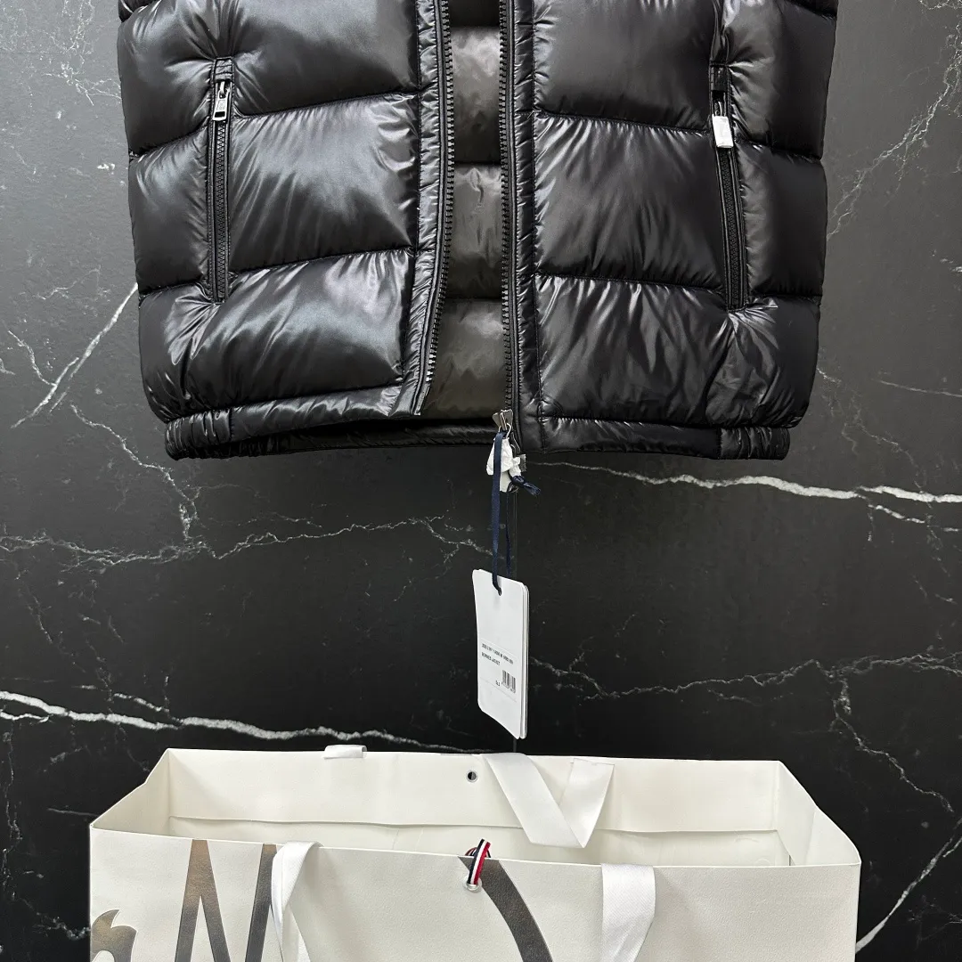 P580 𝑴𝒐𝒏𝒄𝒍𝒆𝒓｜Moncler 𝑩𝒐𝒓𝒎𝒆𝒔 series hooded down vest 040# 𝑺𝑰𝒁𝑬:𝟭# 𝟮# 𝟯# 𝟰# 𝟱# Product color: black