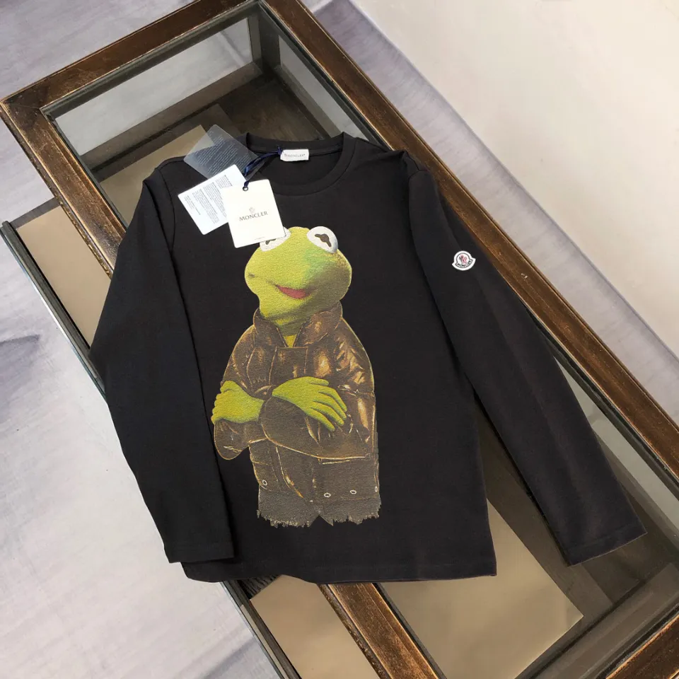 P180, a non-off-the-shelf model, you can trust it. Moncler printed long-sleeved T-shirt, 240g breathable cotton fabric, very soft and comfortable texture, does not shrink, does not deform, does not ball), can be worn alone as a base layer. Original customized accessories, collar label, care mark, hangtag, packaging (perfect details) Color: White Black Size: XS S M L