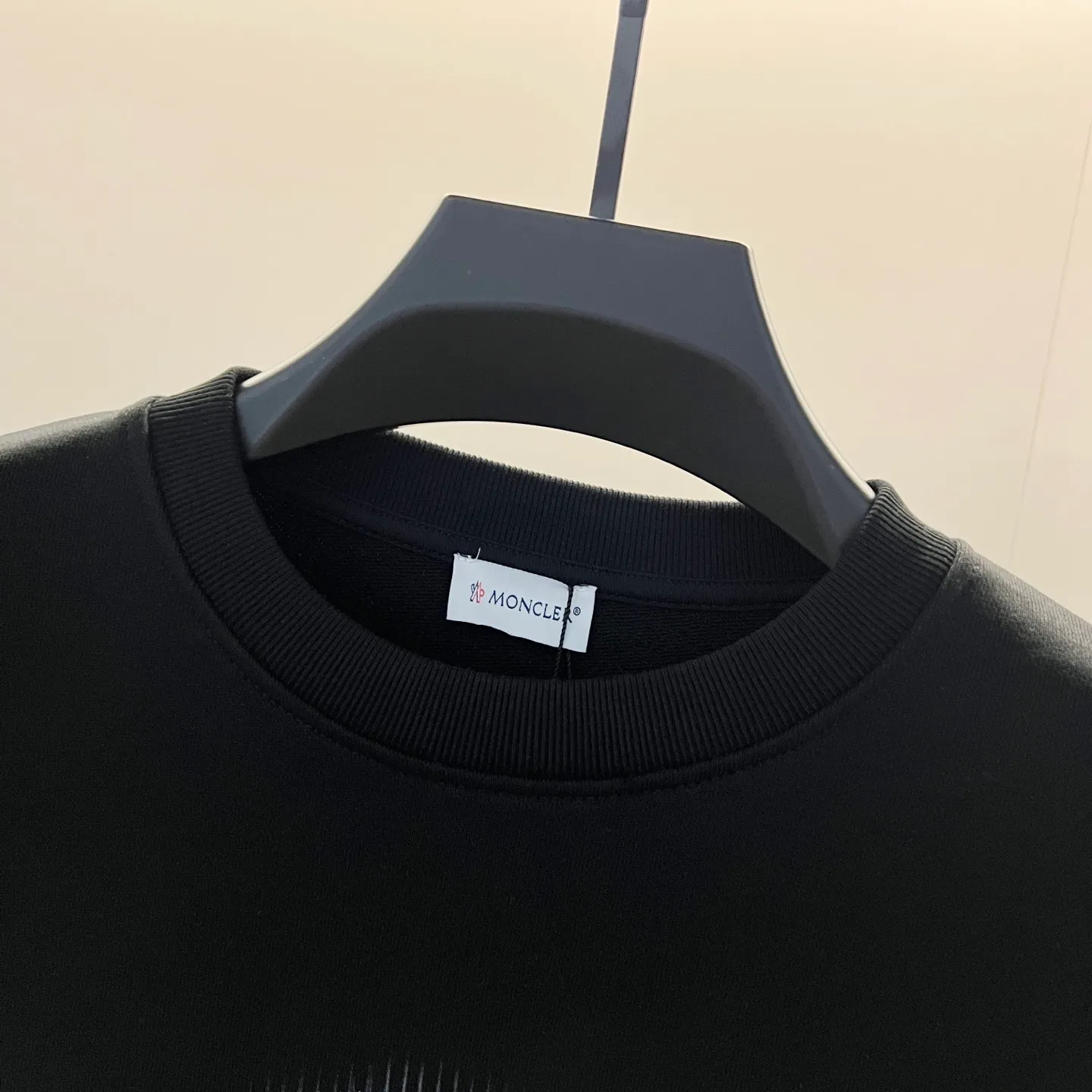 P220 MONCLER/Mask 420g pure cotton round neck sweatshirt Iconic brand letter LOGO ghost printing arm patch technology Official synchronization High version High quality Fashion personality Versatile trend Pure original quality Original fabric Hang tag Collar label Washed wheat Complete three labels Color: Black. White. Khaki. Size: XS-L
