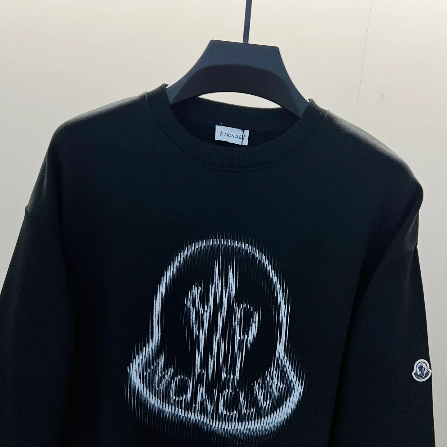 P220 MONCLER/Mask 420g pure cotton round neck sweatshirt Iconic brand letter LOGO ghost printing arm patch technology Official synchronization High version High quality Fashion personality Versatile trend Pure original quality Original fabric Hang tag Collar label Washed wheat Complete three labels Color: Black. White. Khaki. Size: XS-L