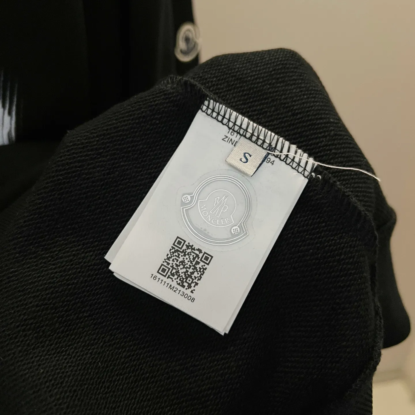 P220 MONCLER/Mask 420g pure cotton round neck sweatshirt Iconic brand letter LOGO ghost printing arm patch technology Official synchronization High version High quality Fashion personality Versatile trend Pure original quality Original fabric Hang tag Collar label Washed wheat Complete three labels Color: Black. White. Khaki. Size: XS-L
