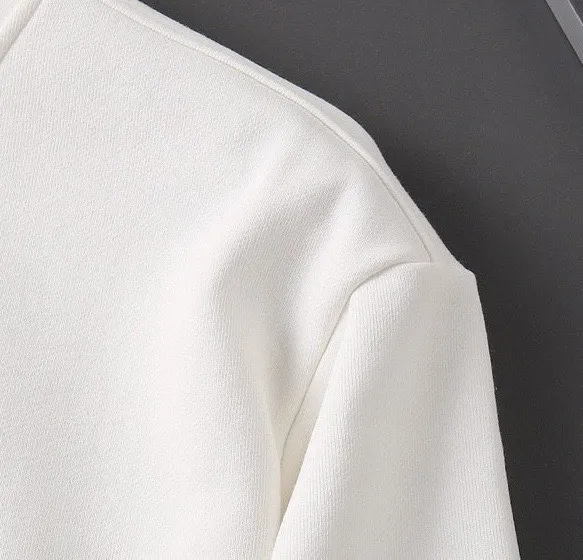 P200 💰 Brand [MONCLER Nengkou] (good news for fat people) 2025ss spring latest long-sleeved round-neck sweatshirt, on sale simultaneously on the official website. Refreshing and breathable. Made of top Tencel Roman. Comfortable and soft. 3D three-dimensional clarity. Super fashion sense. Great for gifting and keeping for yourself. Size: M-5XL (can wear up to 220 pounds)